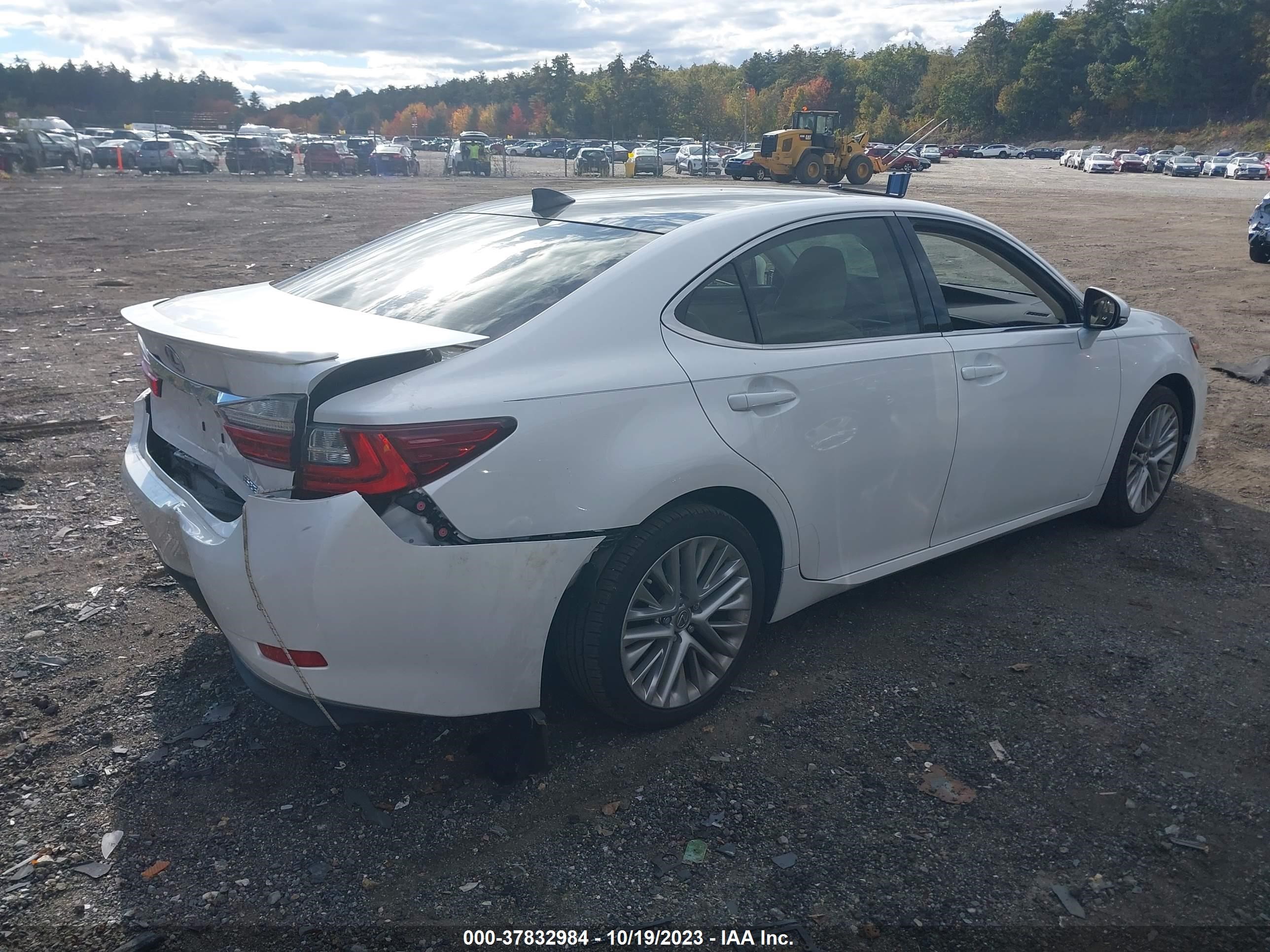 Photo 3 VIN: JTHBK1GG2G2234522 - LEXUS ES 