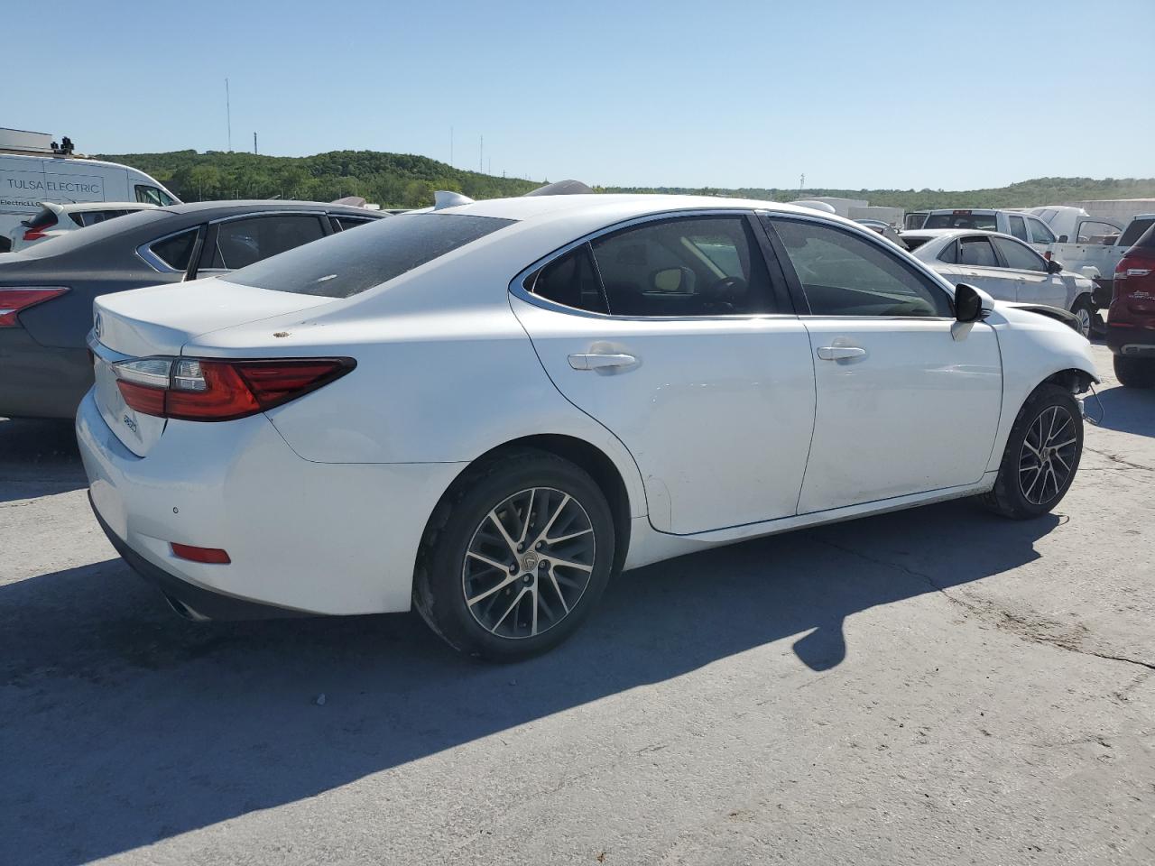 Photo 2 VIN: JTHBK1GG2H2250978 - LEXUS ES 