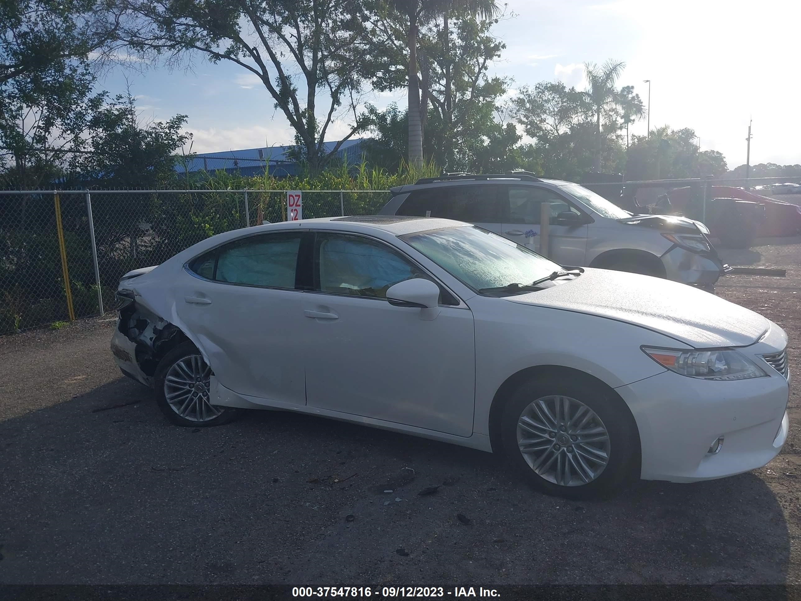 Photo 12 VIN: JTHBK1GG3D2040321 - LEXUS ES 