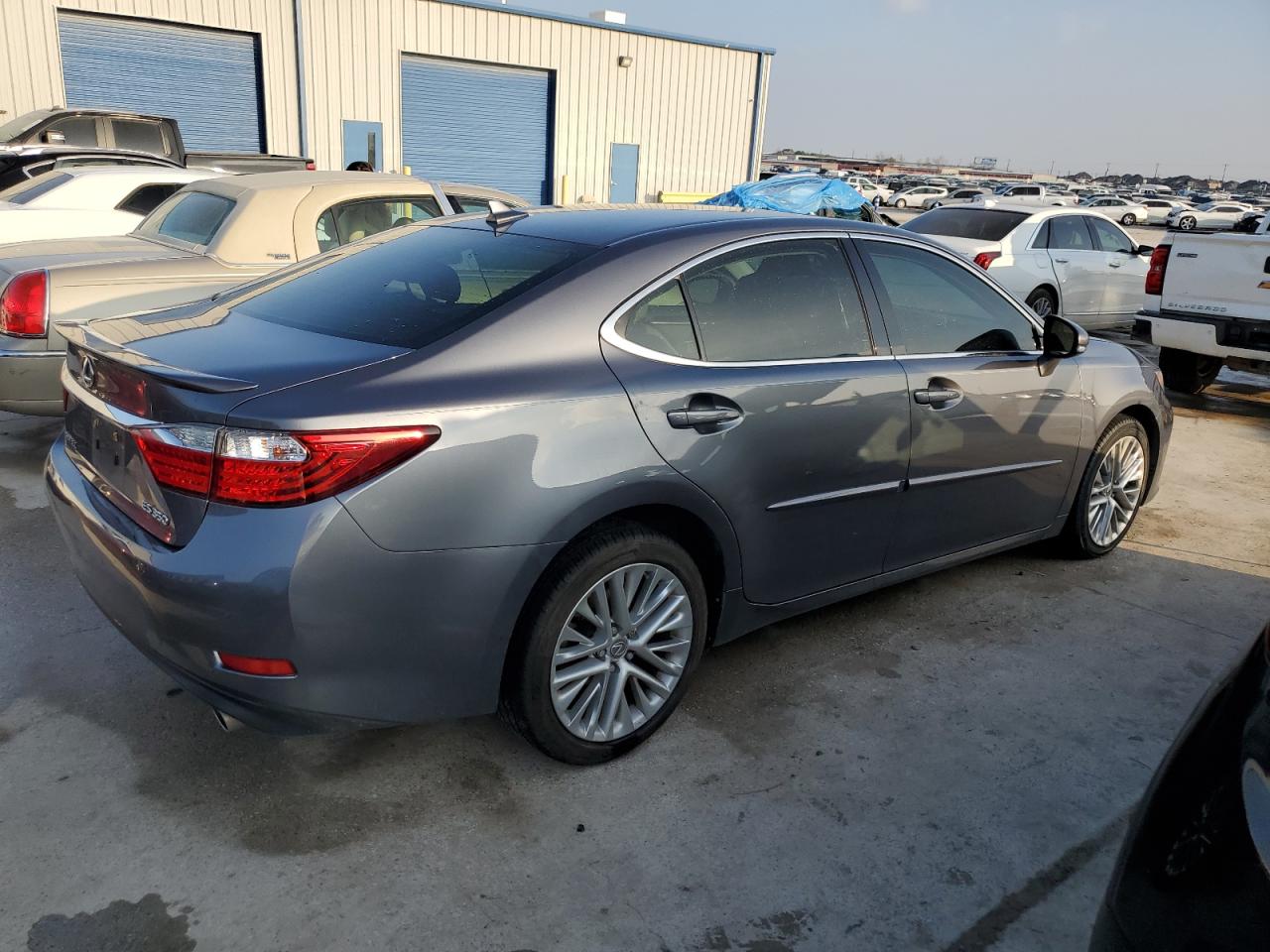 Photo 2 VIN: JTHBK1GG3D2066658 - LEXUS ES 