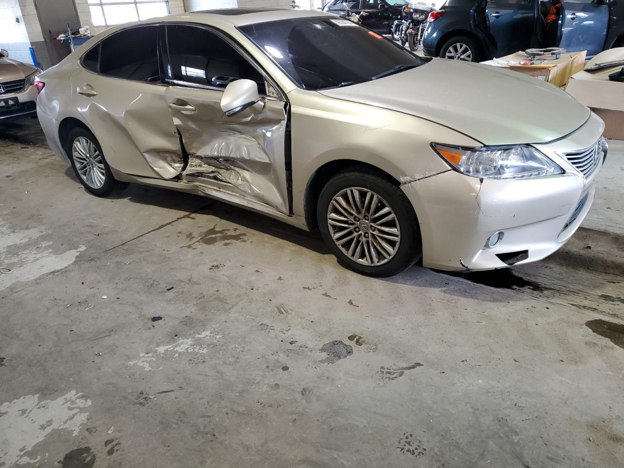 Photo 3 VIN: JTHBK1GG3D2079796 - LEXUS ES 