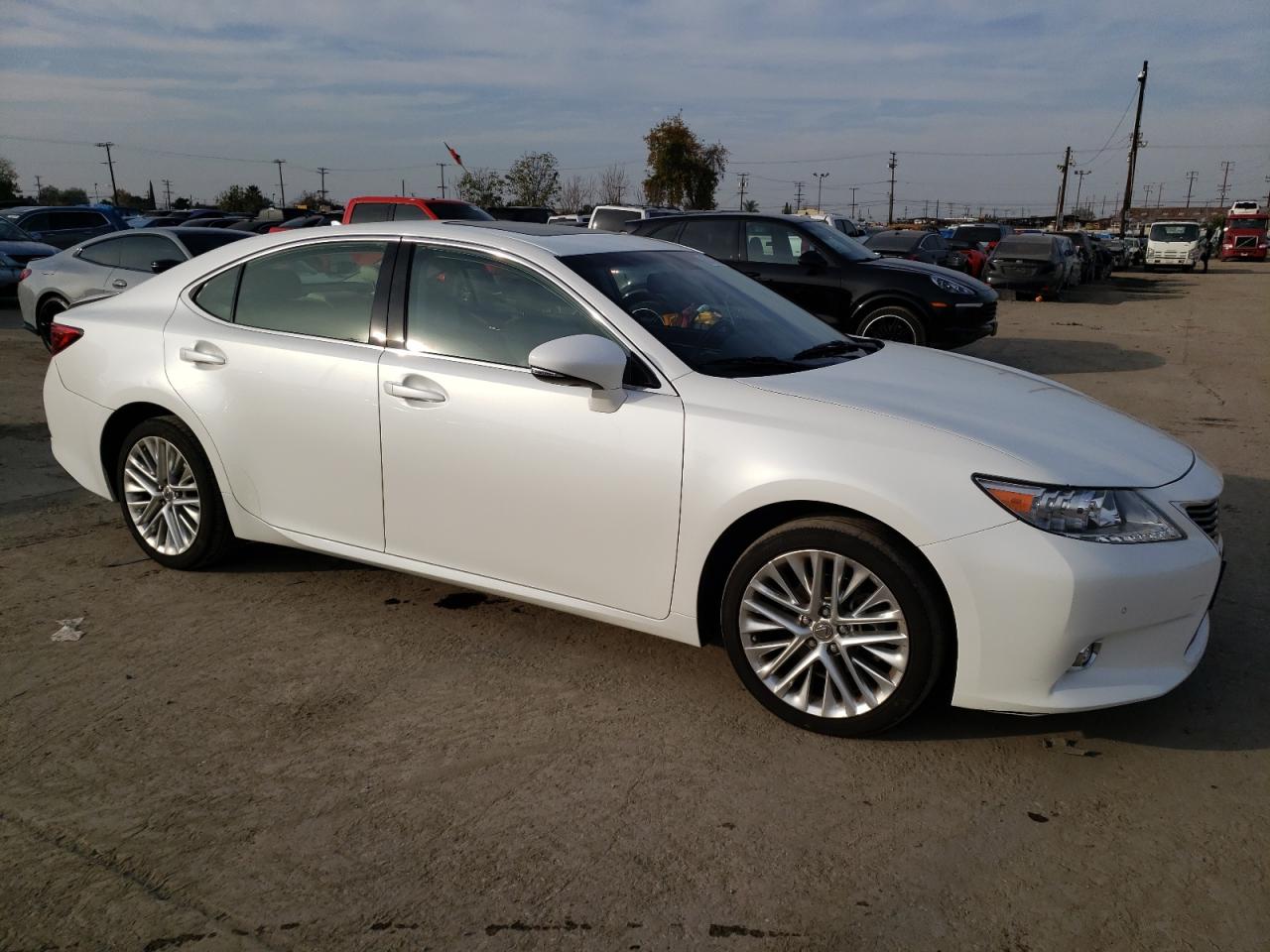 Photo 4 VIN: JTHBK1GG3E2101846 - LEXUS ES 