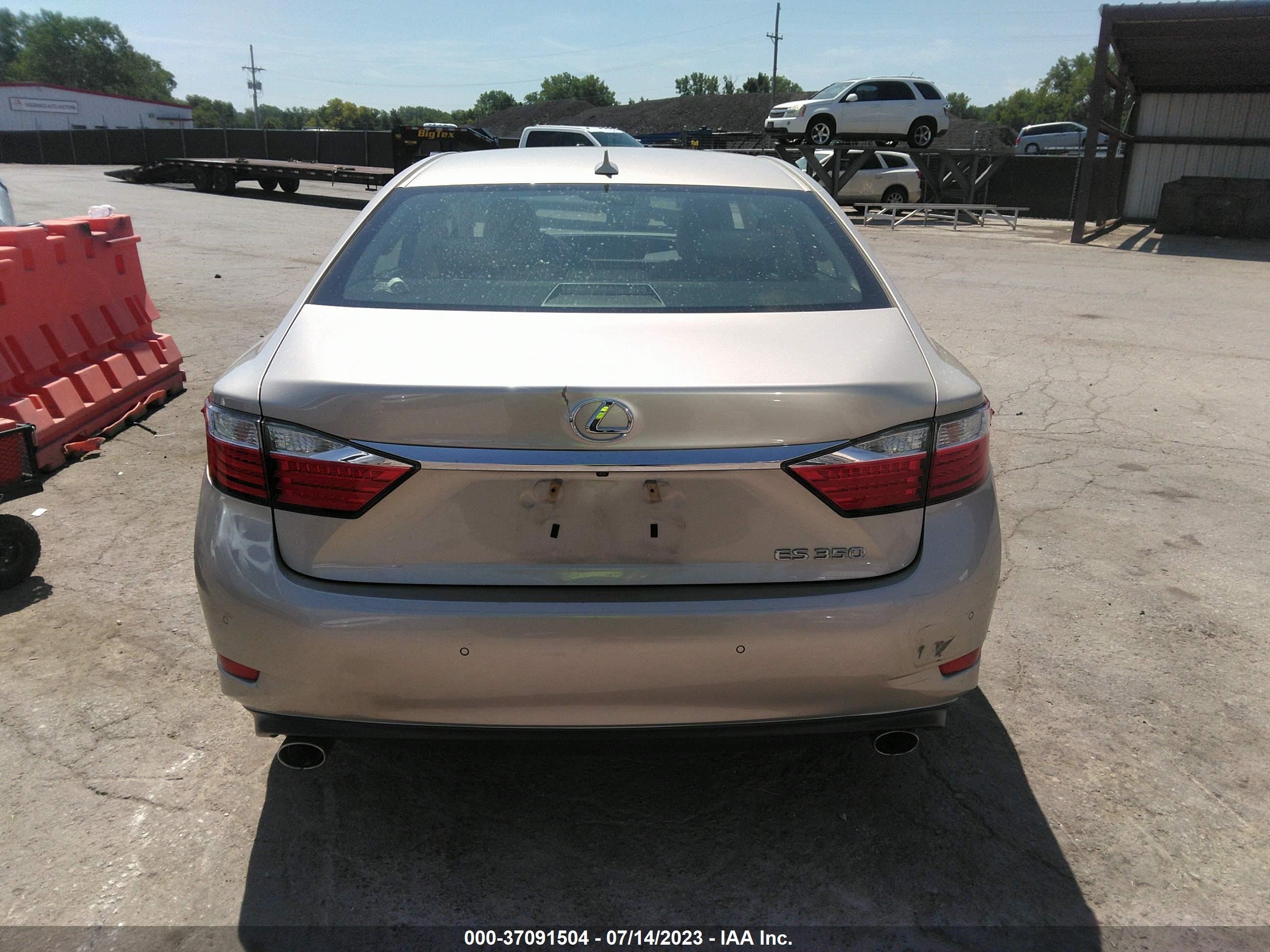 Photo 15 VIN: JTHBK1GG5D2036061 - LEXUS ES 