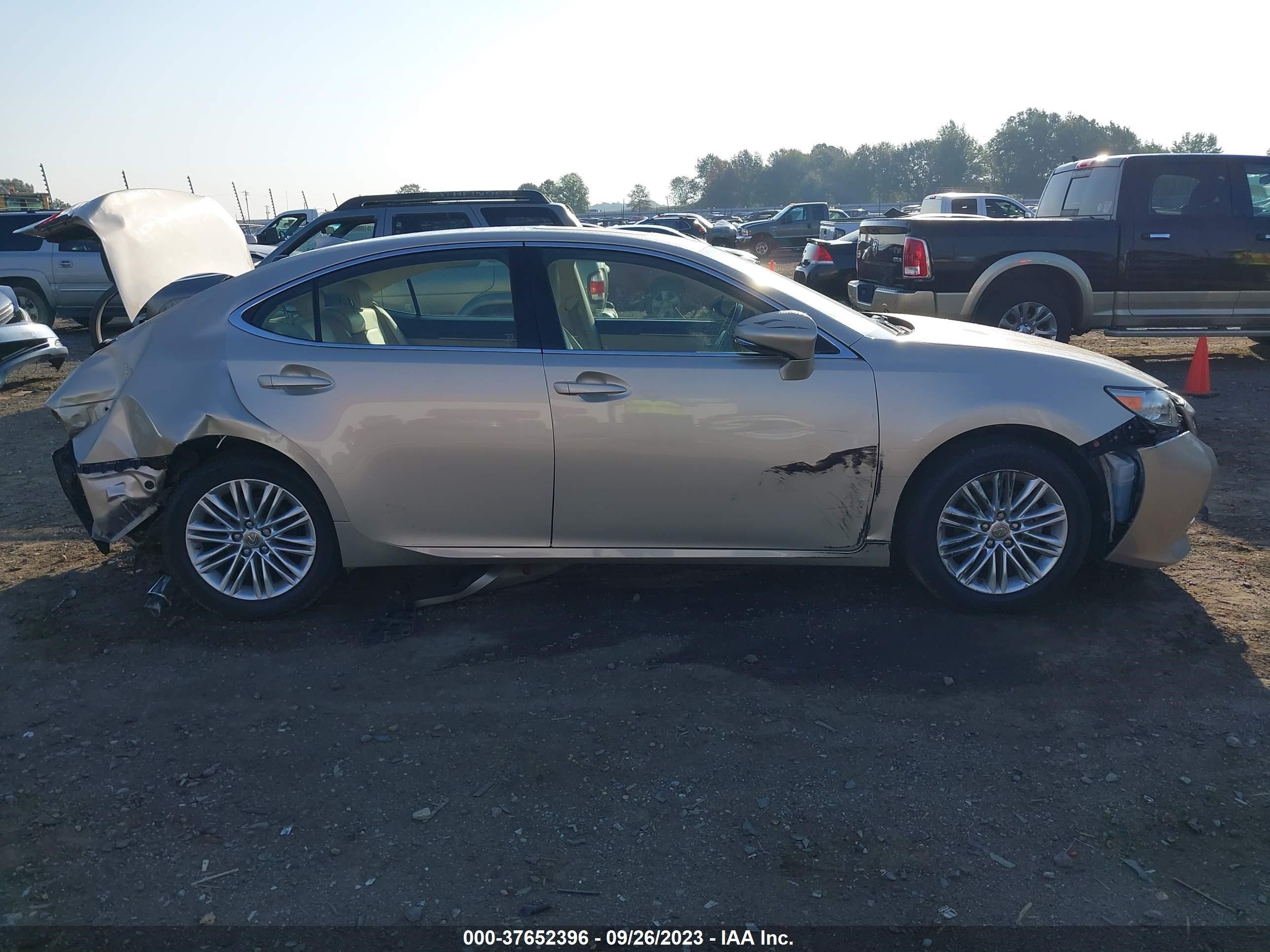 Photo 12 VIN: JTHBK1GG5F2202520 - LEXUS ES 