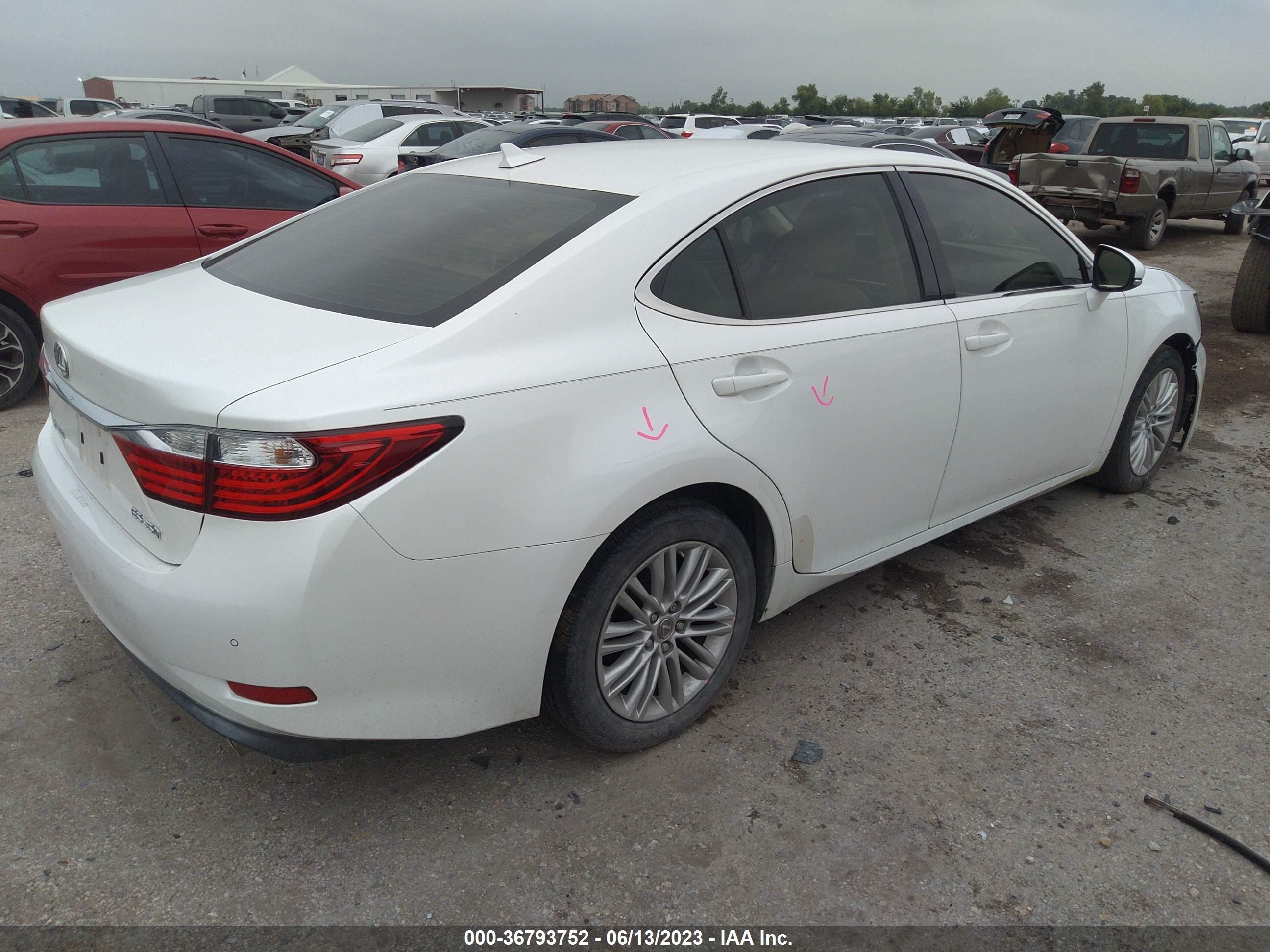 Photo 3 VIN: JTHBK1GG6E2148420 - LEXUS ES 