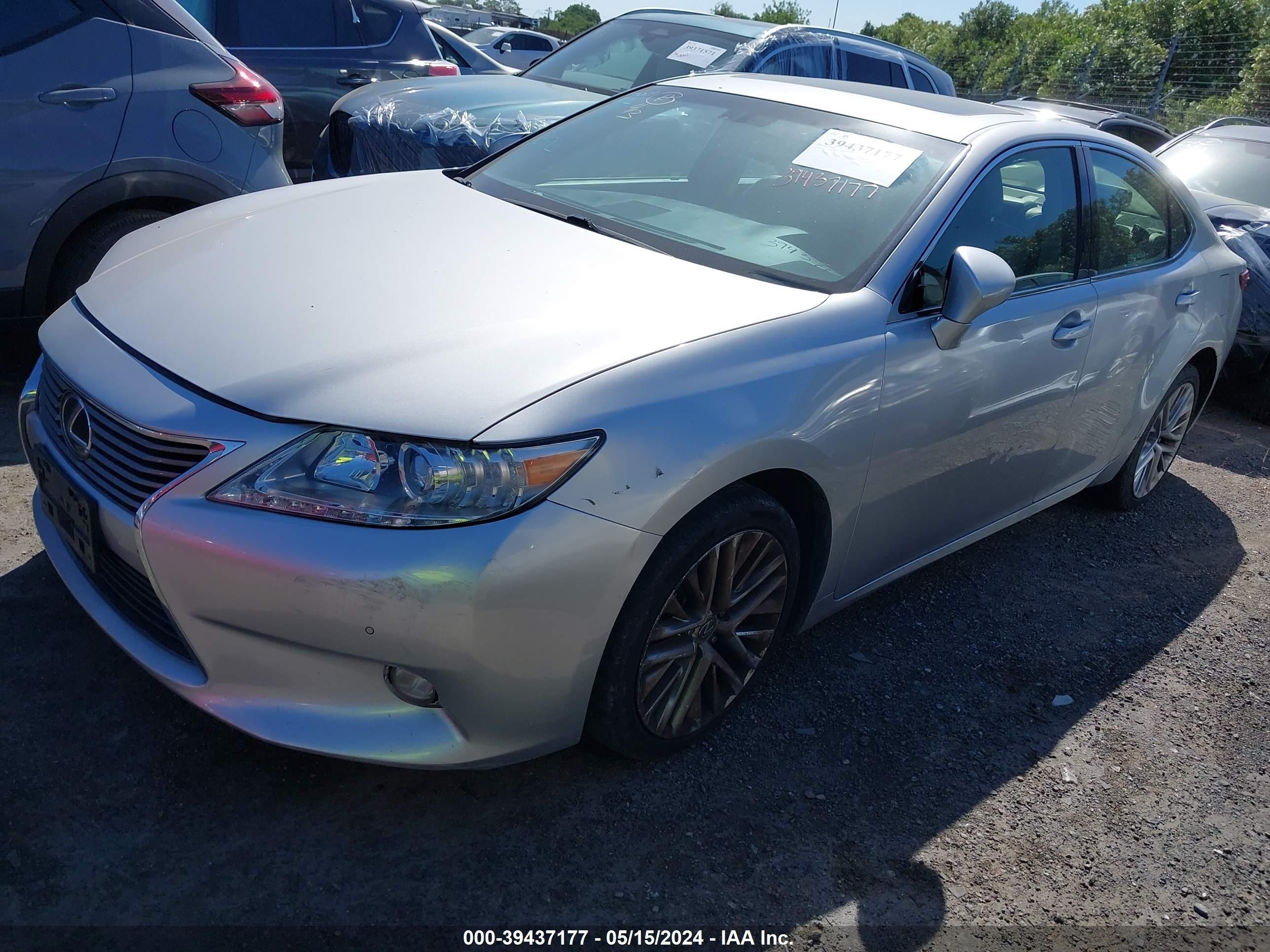 Photo 2 VIN: JTHBK1GG7F2179063 - LEXUS ES 