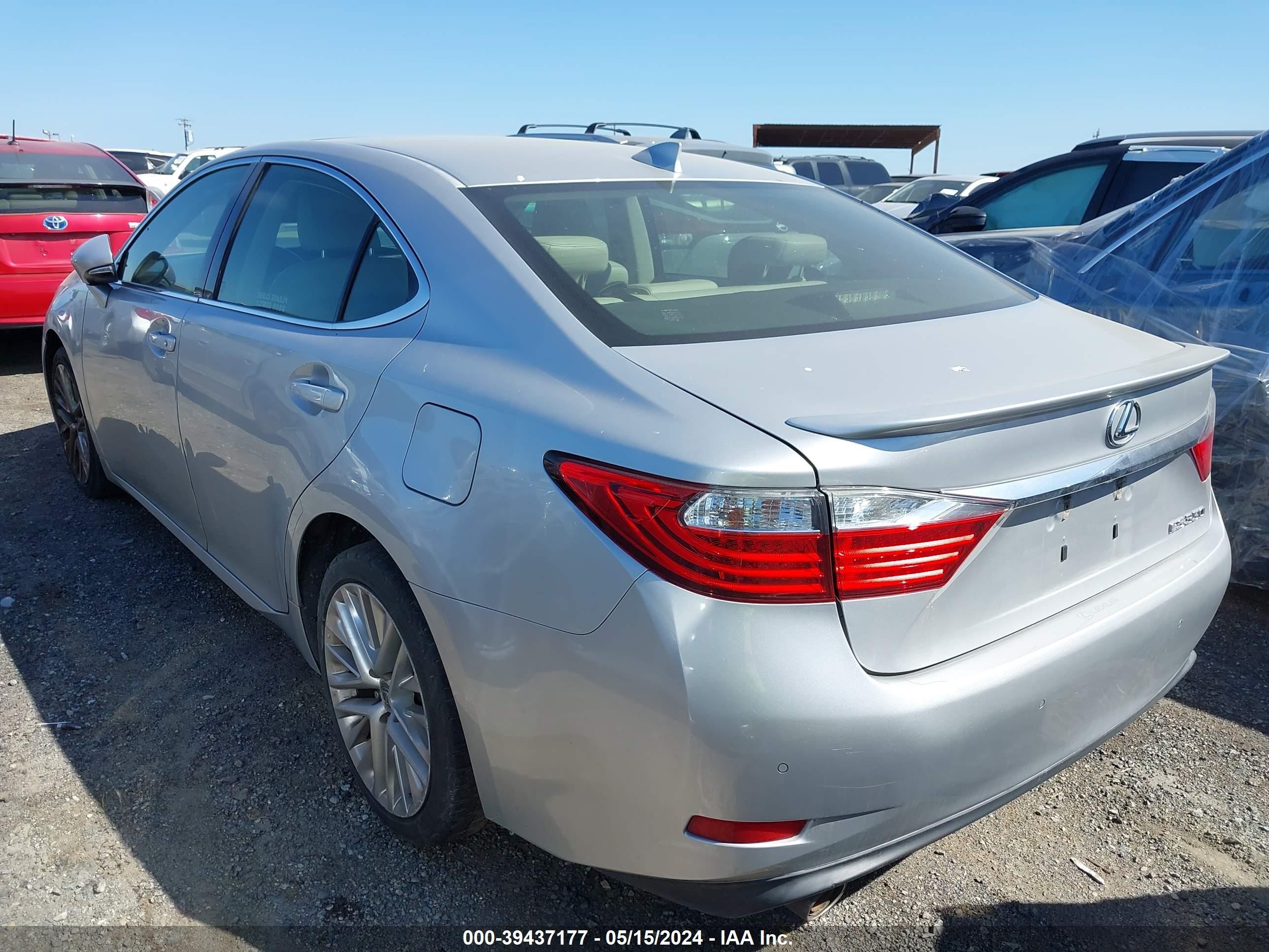 Photo 3 VIN: JTHBK1GG7F2179063 - LEXUS ES 