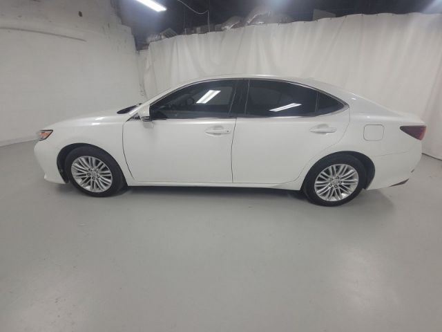 Photo 1 VIN: JTHBK1GG7G2243863 - LEXUS ES 350 