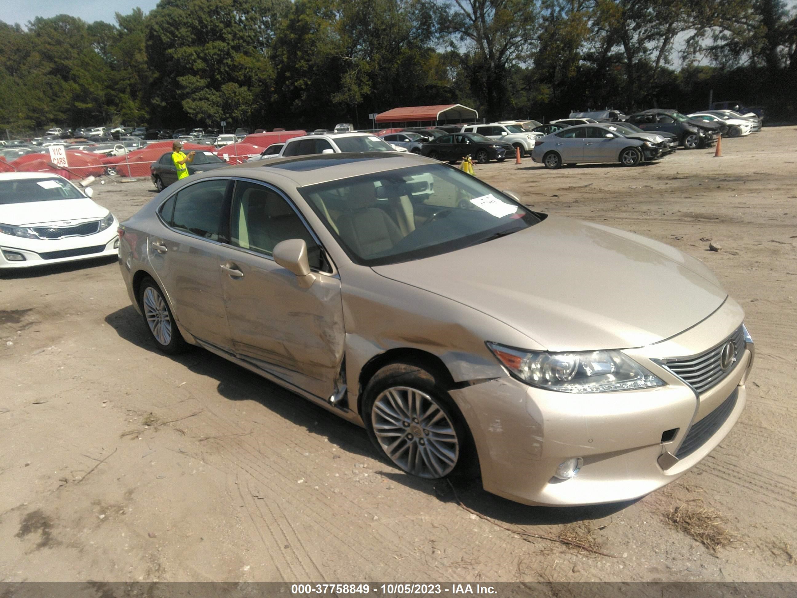 Photo 0 VIN: JTHBK1GG8D2081947 - LEXUS ES 