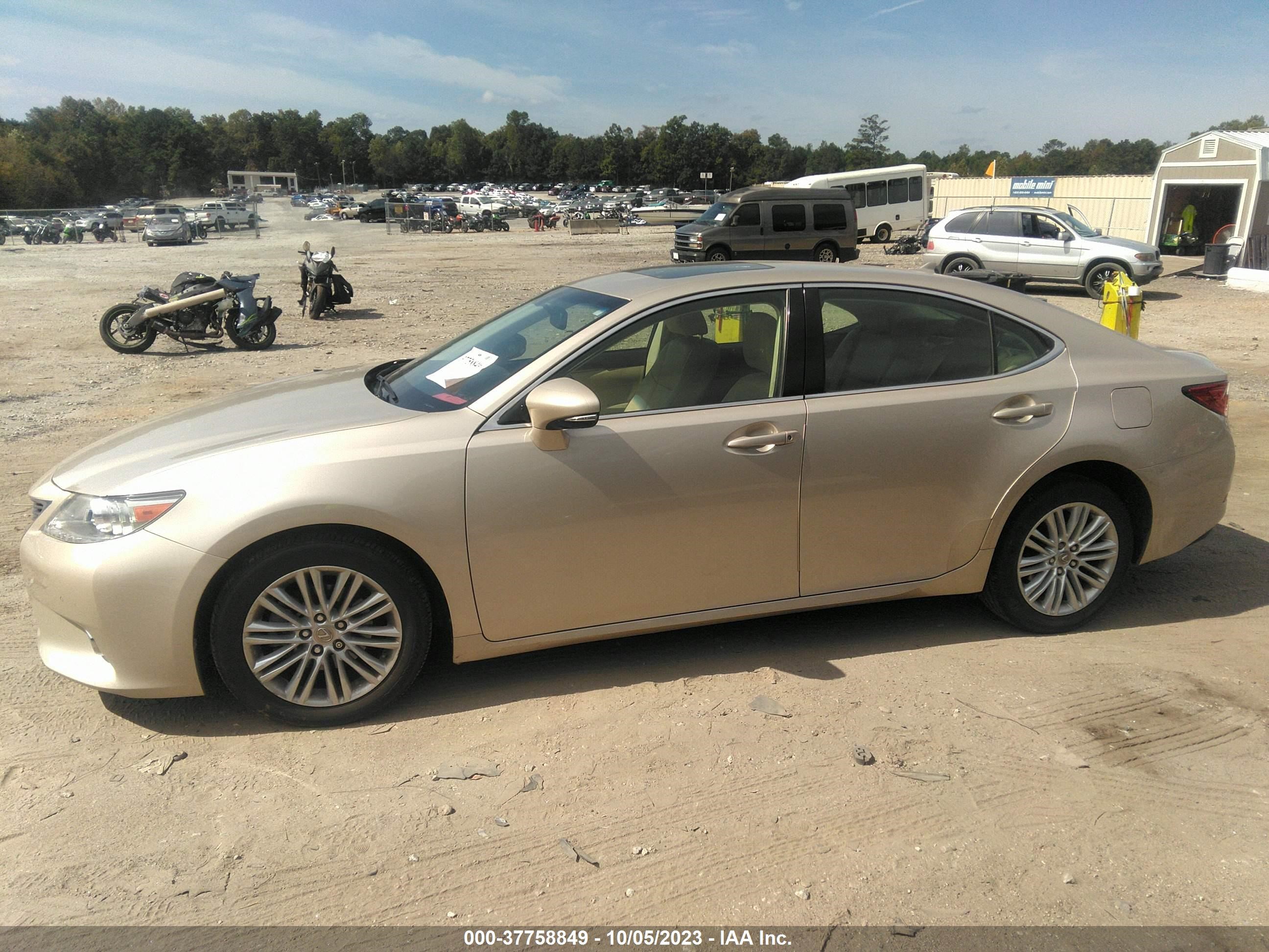 Photo 13 VIN: JTHBK1GG8D2081947 - LEXUS ES 