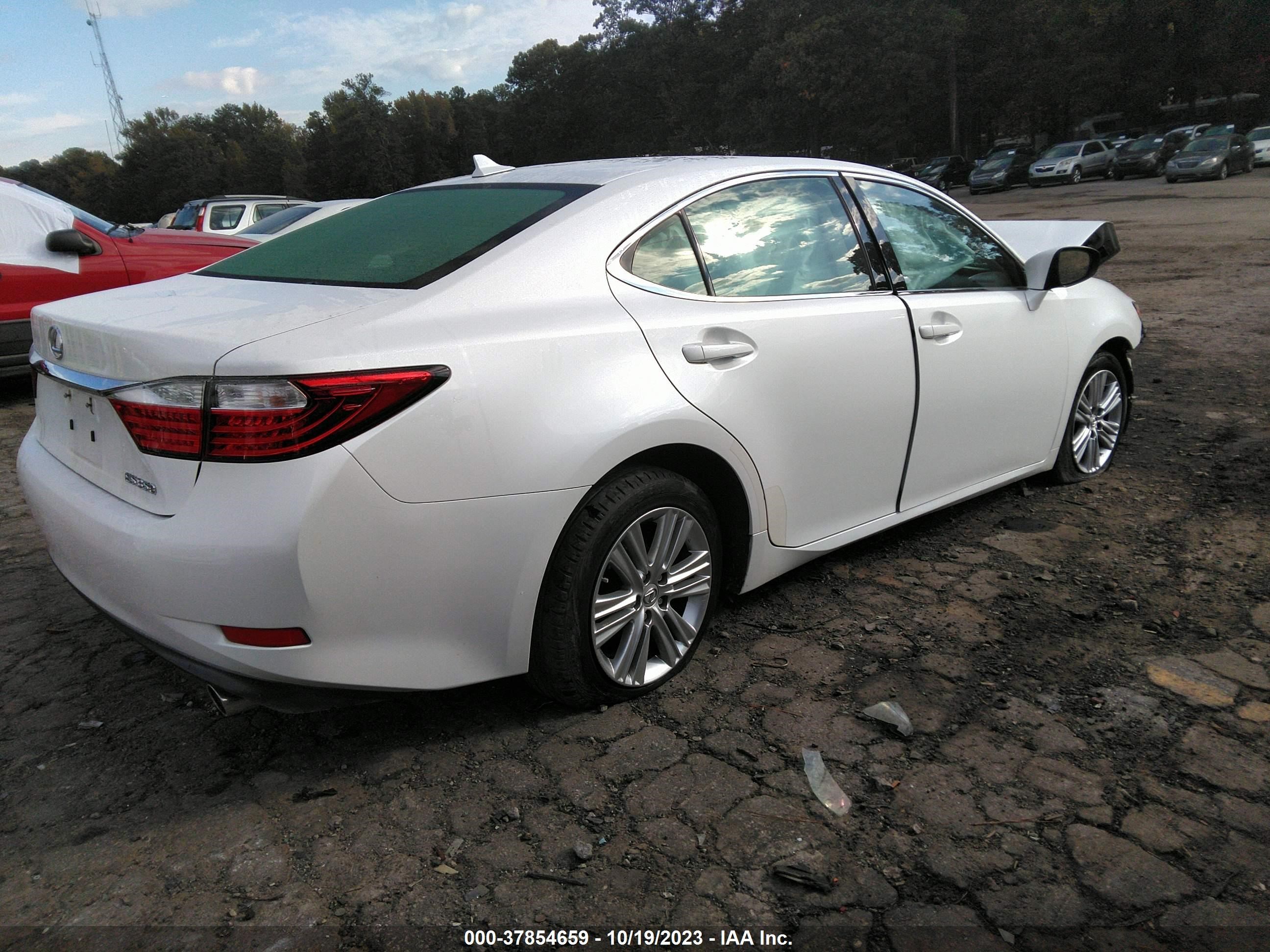 Photo 3 VIN: JTHBK1GG8E2113331 - LEXUS ES 