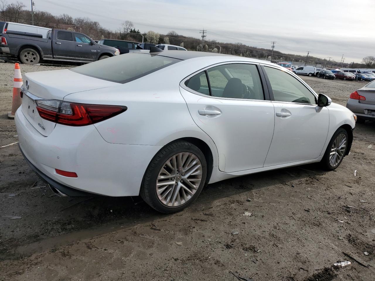 Photo 2 VIN: JTHBK1GG8G2228885 - LEXUS ES 