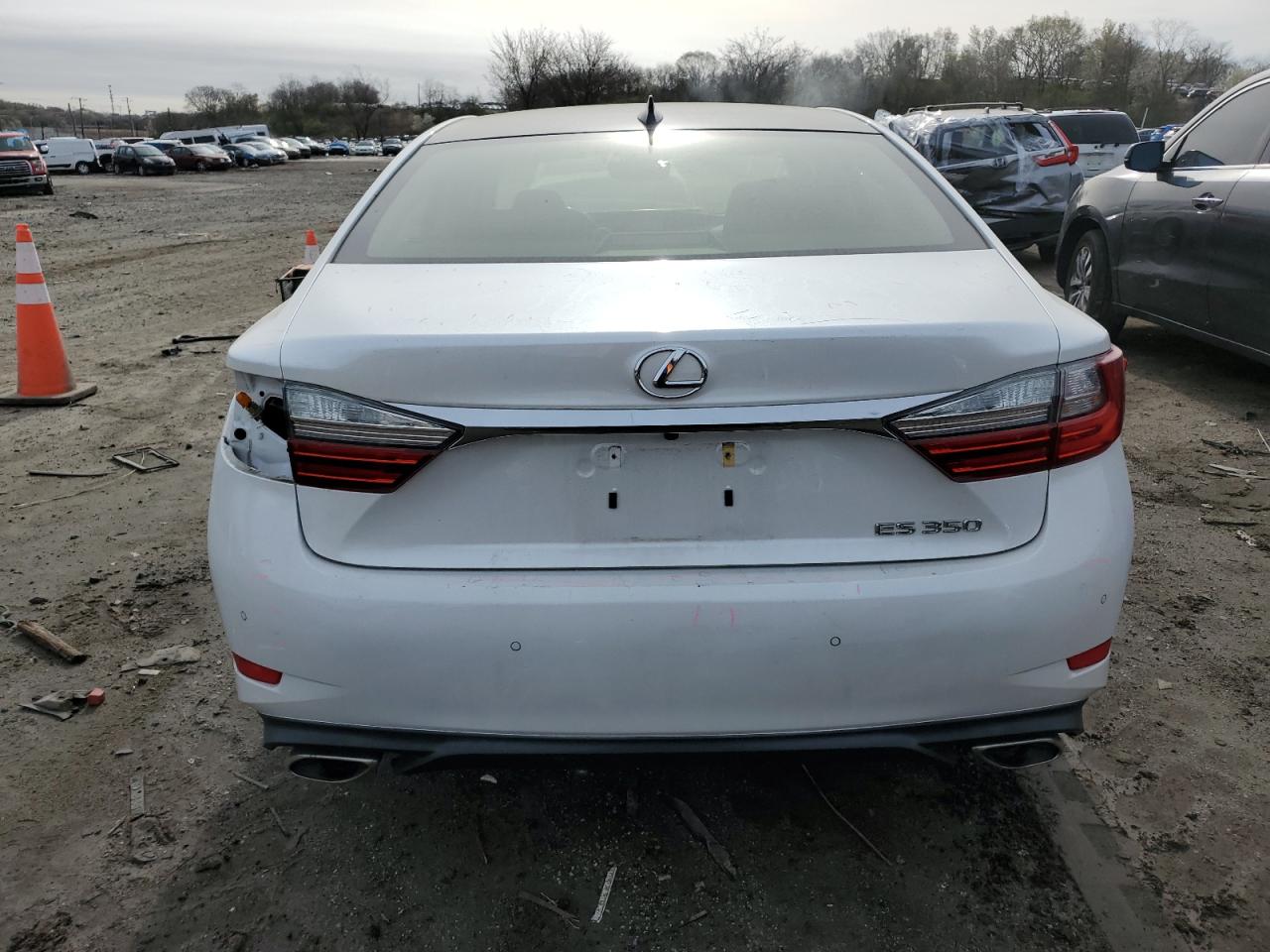 Photo 5 VIN: JTHBK1GG8G2228885 - LEXUS ES 