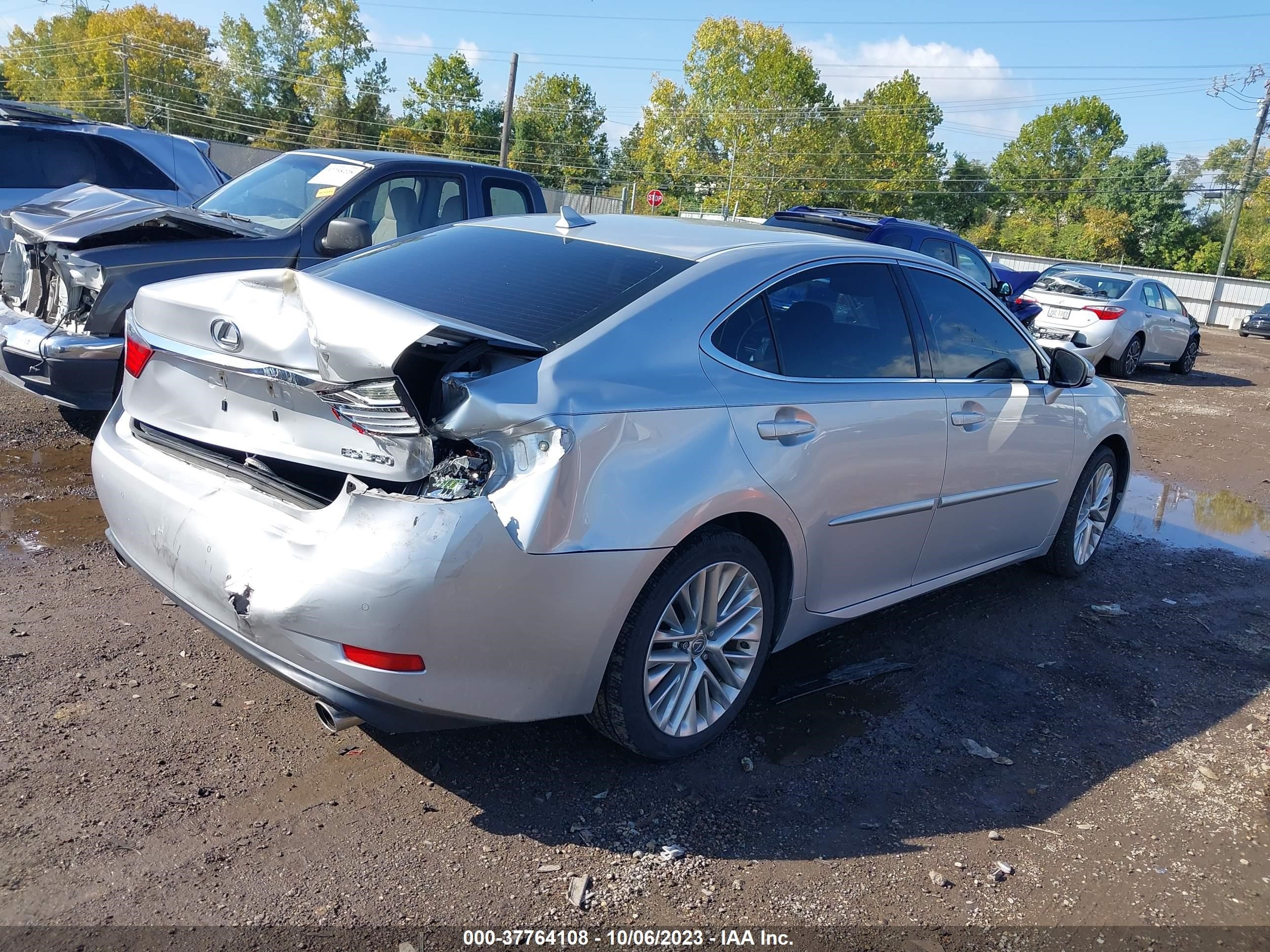 Photo 3 VIN: JTHBK1GG9D2038119 - LEXUS ES 