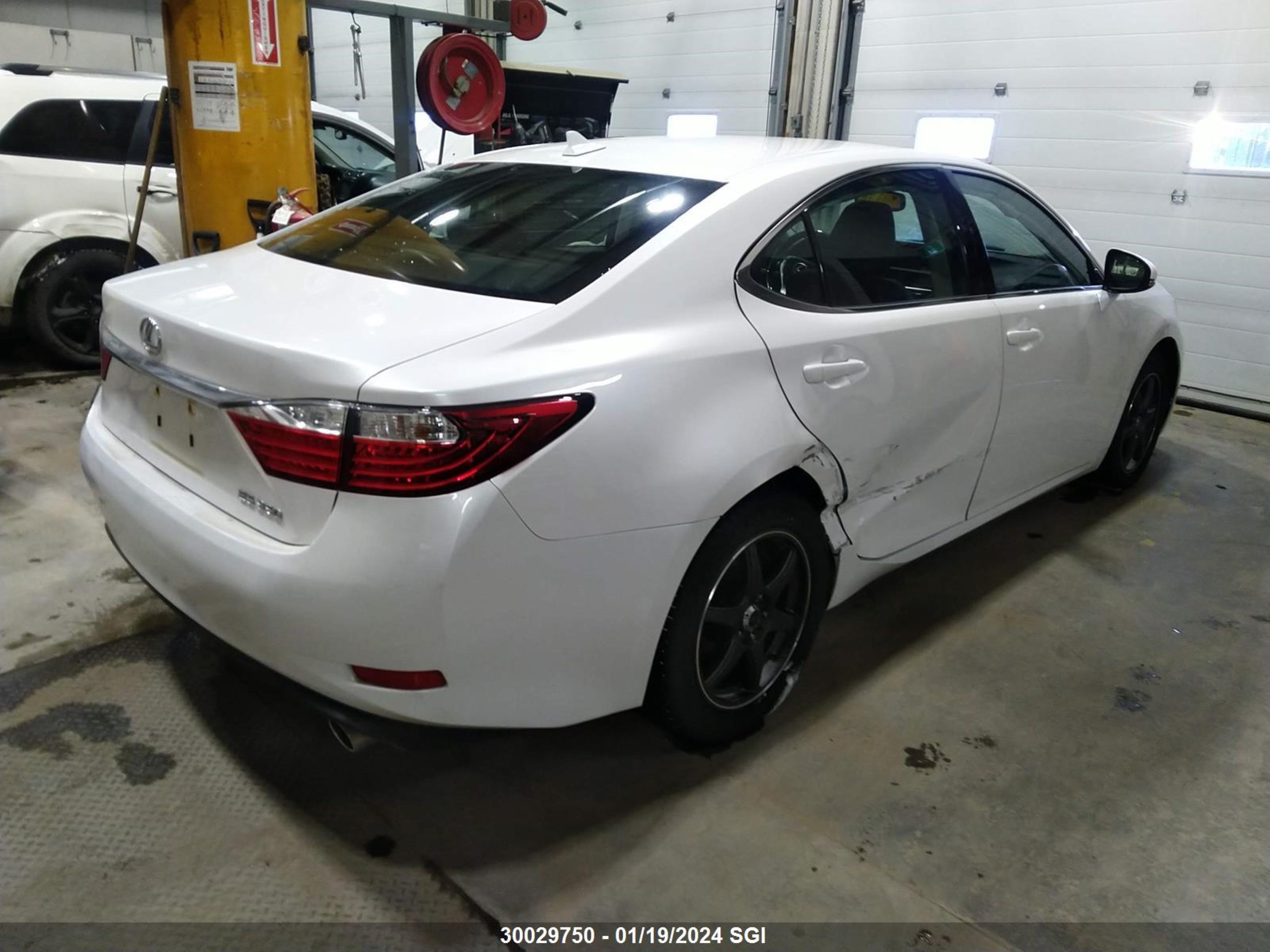 Photo 3 VIN: JTHBK1GG9E2120918 - LEXUS ES 