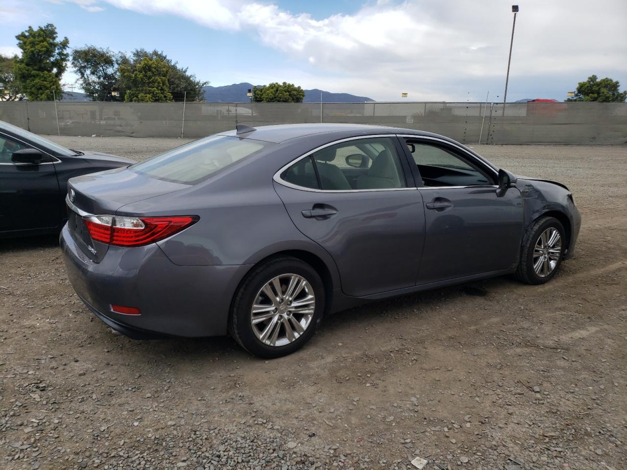 Photo 2 VIN: JTHBK1GG9F2191909 - LEXUS ES 