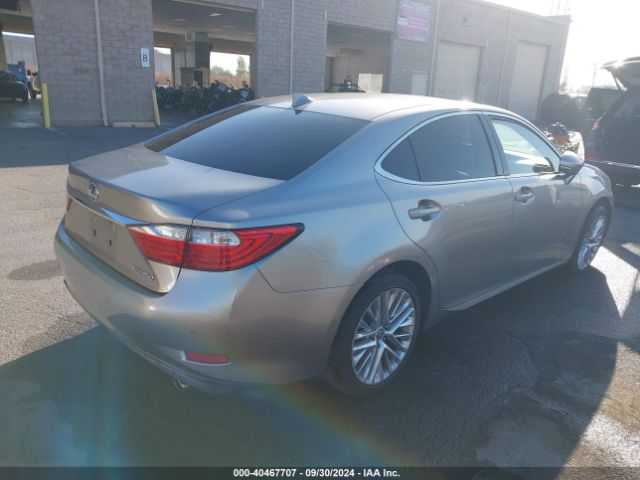 Photo 3 VIN: JTHBK1GG9F2191957 - LEXUS ES 