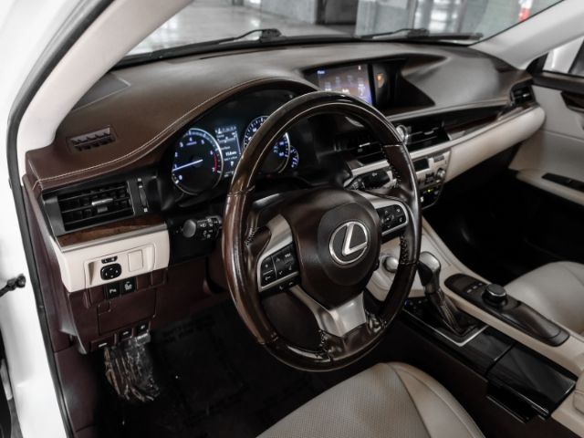 Photo 9 VIN: JTHBK1GGXG2242934 - LEXUS ES350 