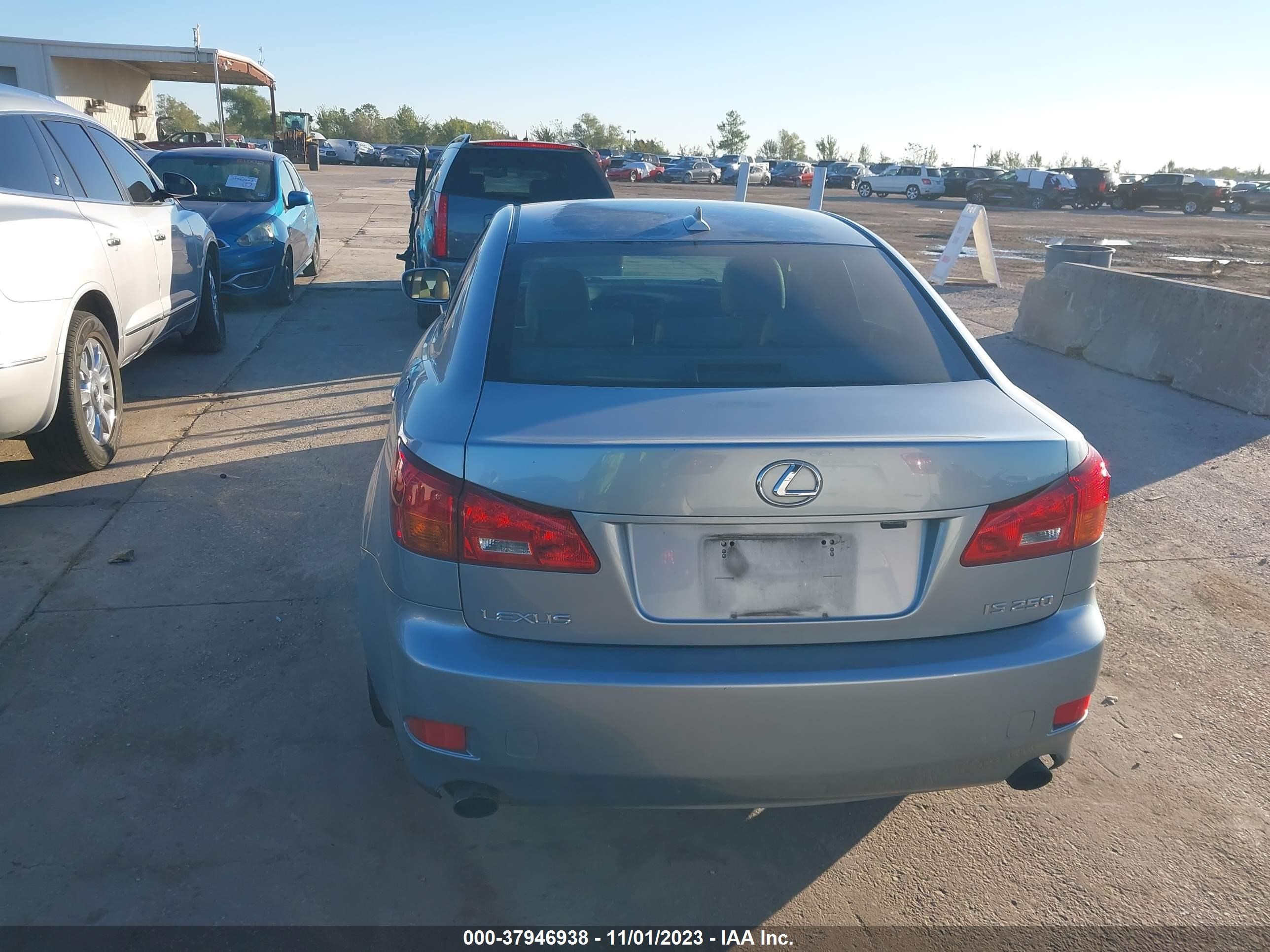 Photo 16 VIN: JTHBK262072058212 - LEXUS IS 