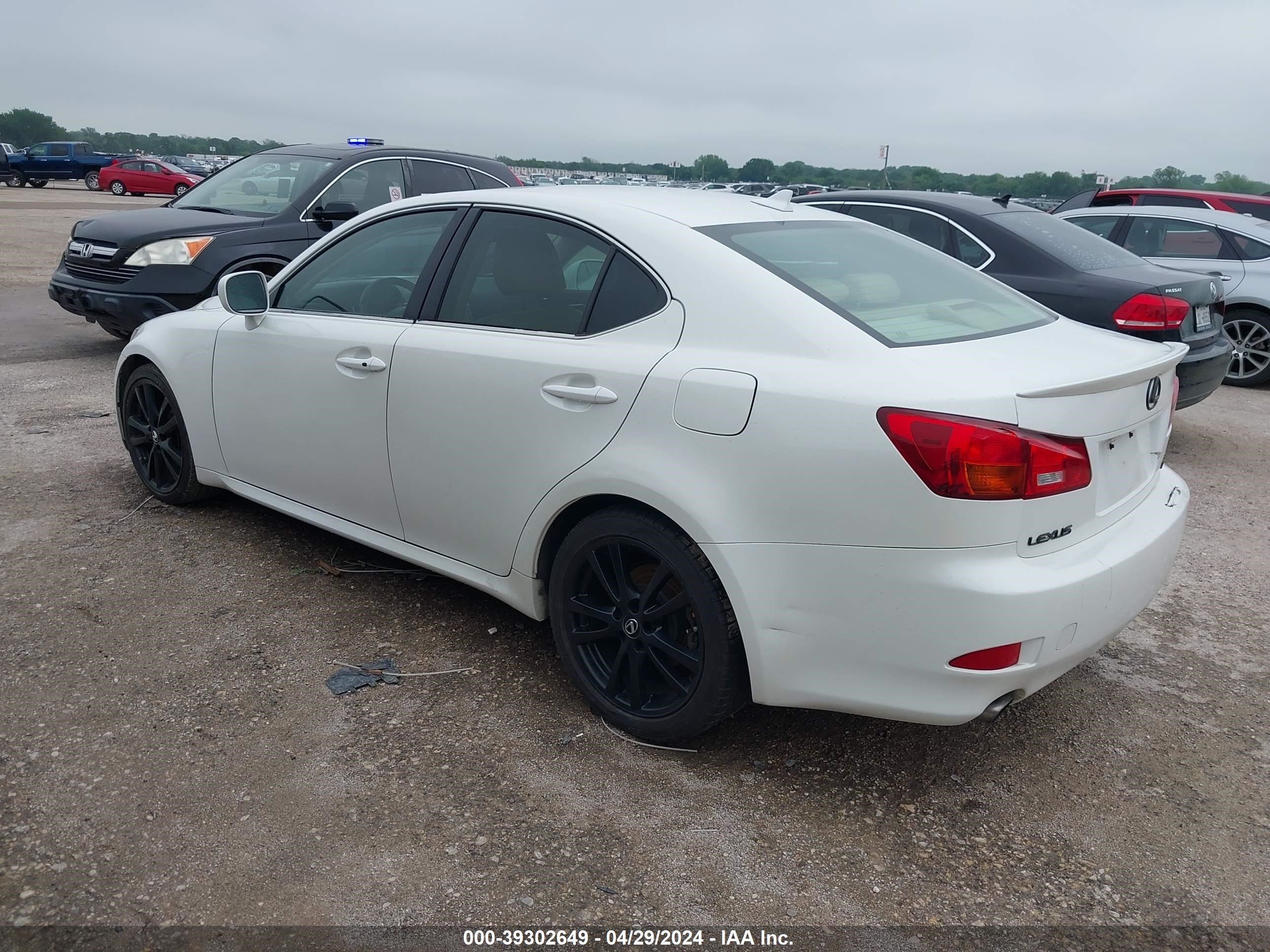 Photo 2 VIN: JTHBK262082076002 - LEXUS IS 