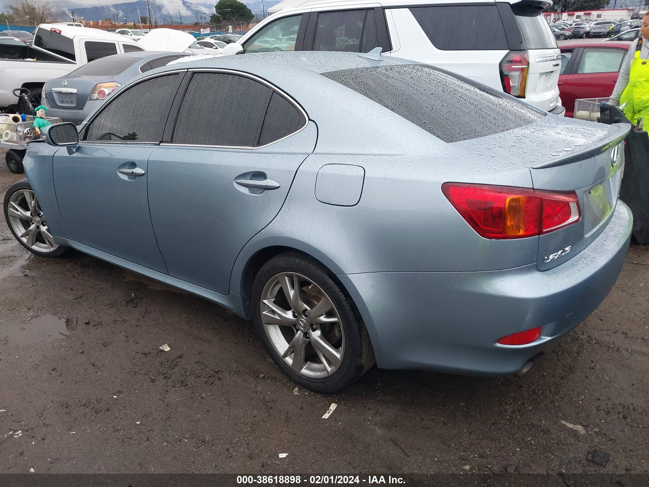 Photo 2 VIN: JTHBK262095106888 - LEXUS IS 