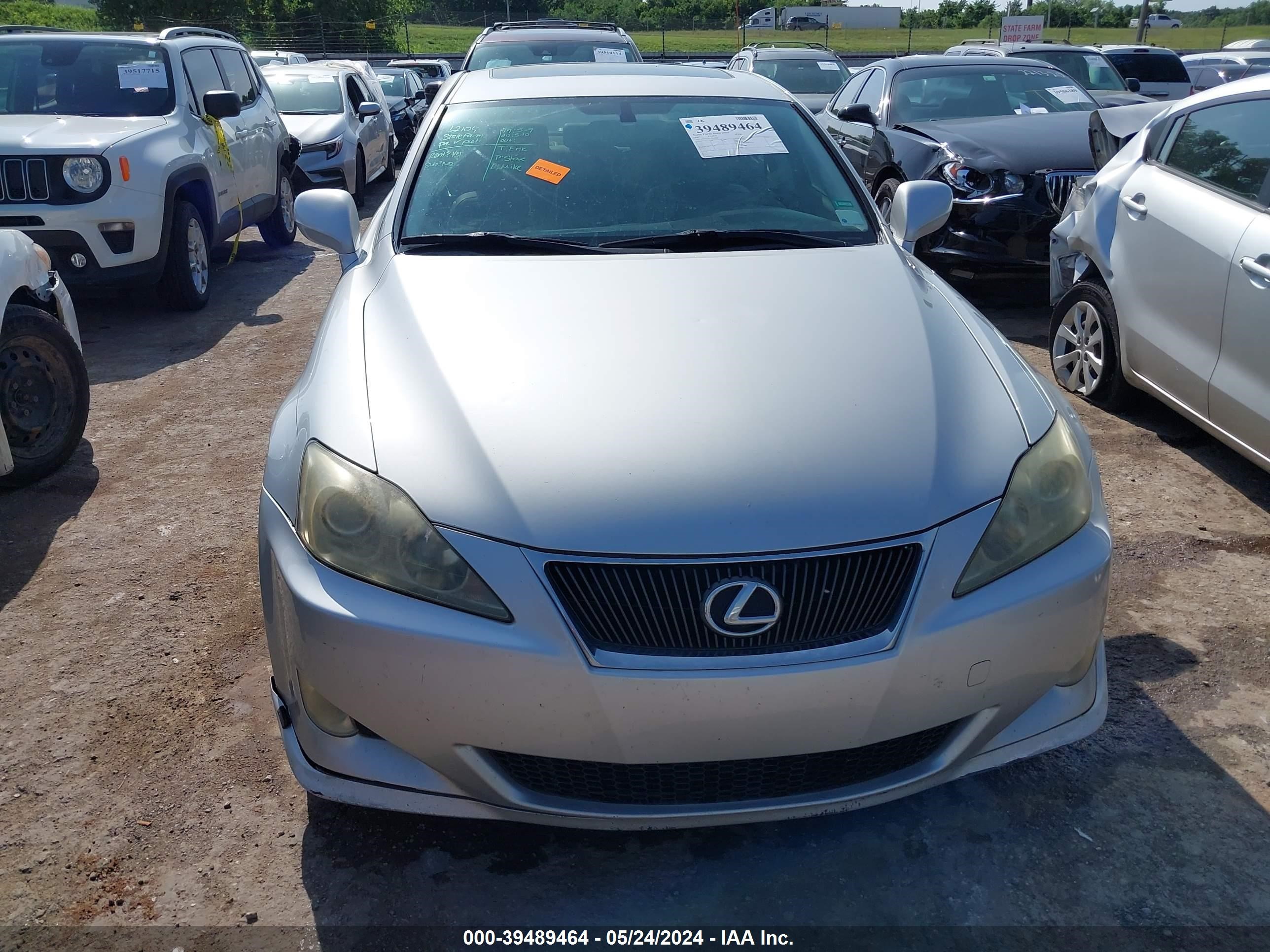 Photo 11 VIN: JTHBK262172029883 - LEXUS IS 