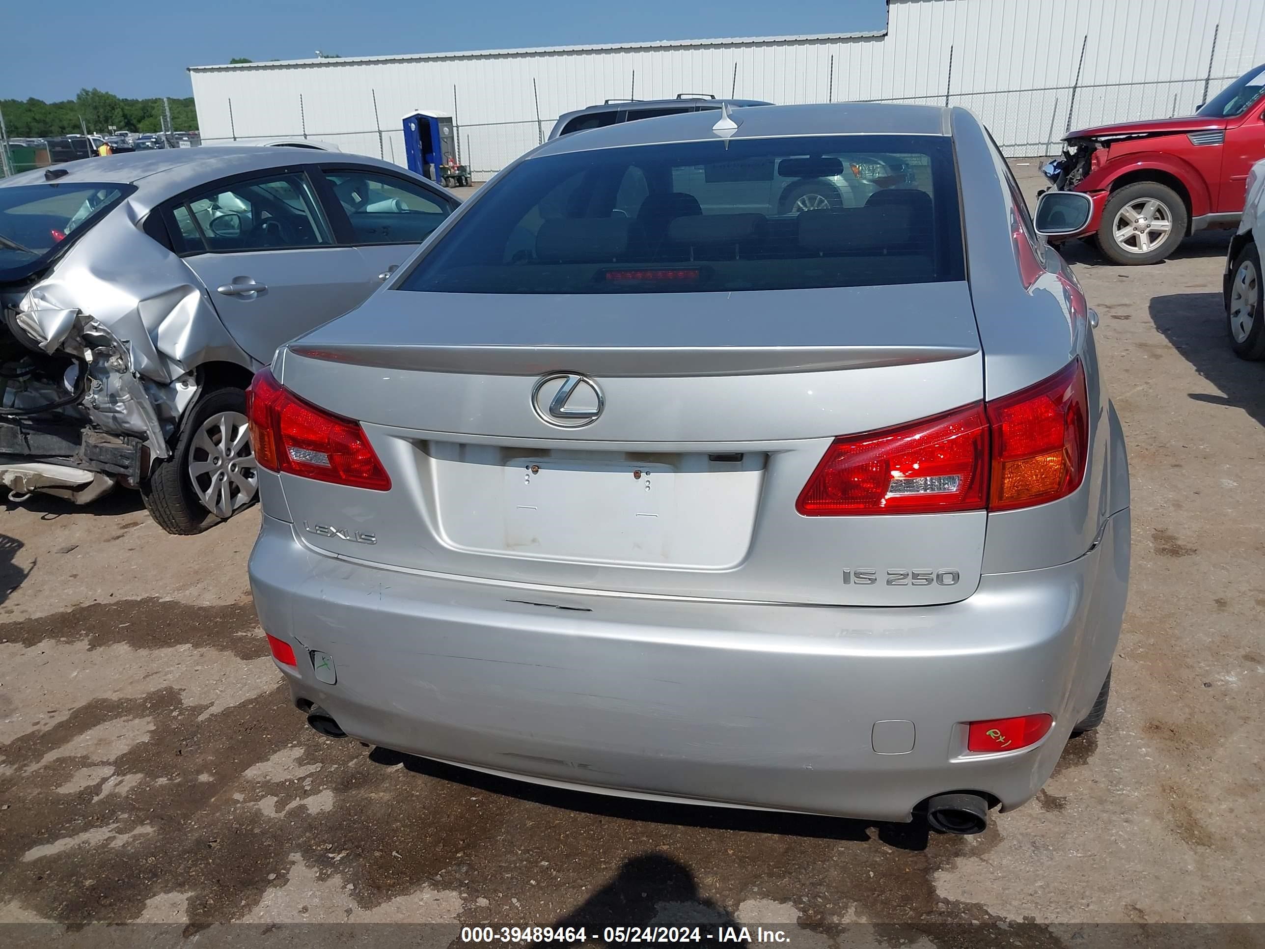 Photo 5 VIN: JTHBK262172029883 - LEXUS IS 