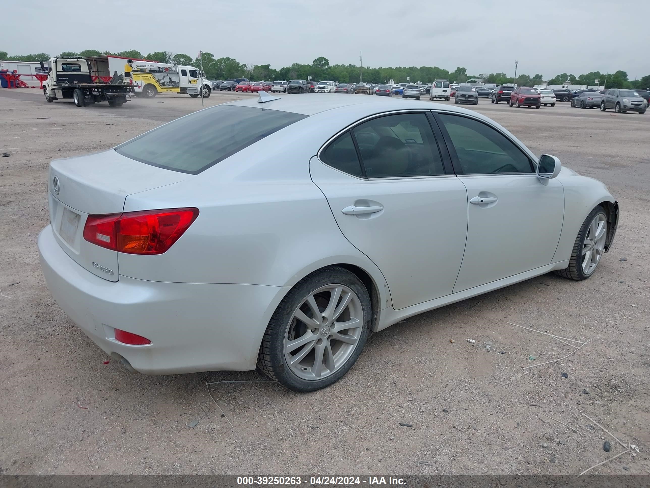 Photo 3 VIN: JTHBK262175026674 - LEXUS IS 