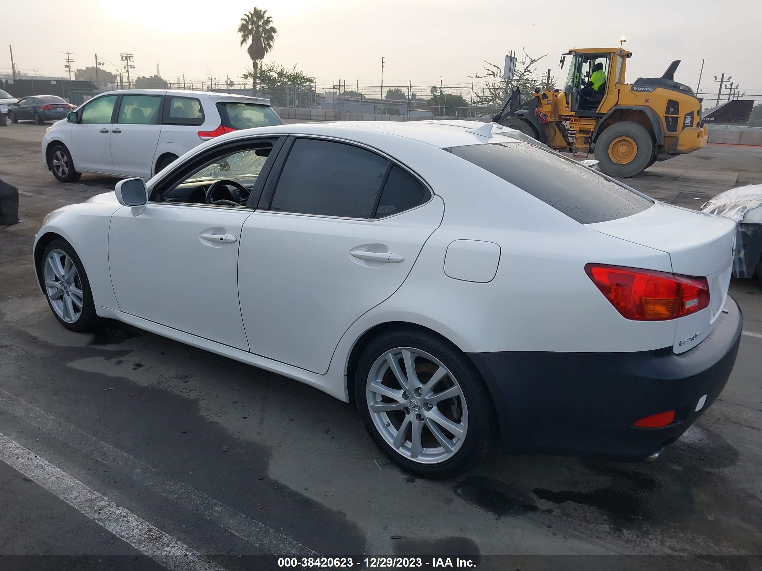 Photo 2 VIN: JTHBK262175050778 - LEXUS IS 