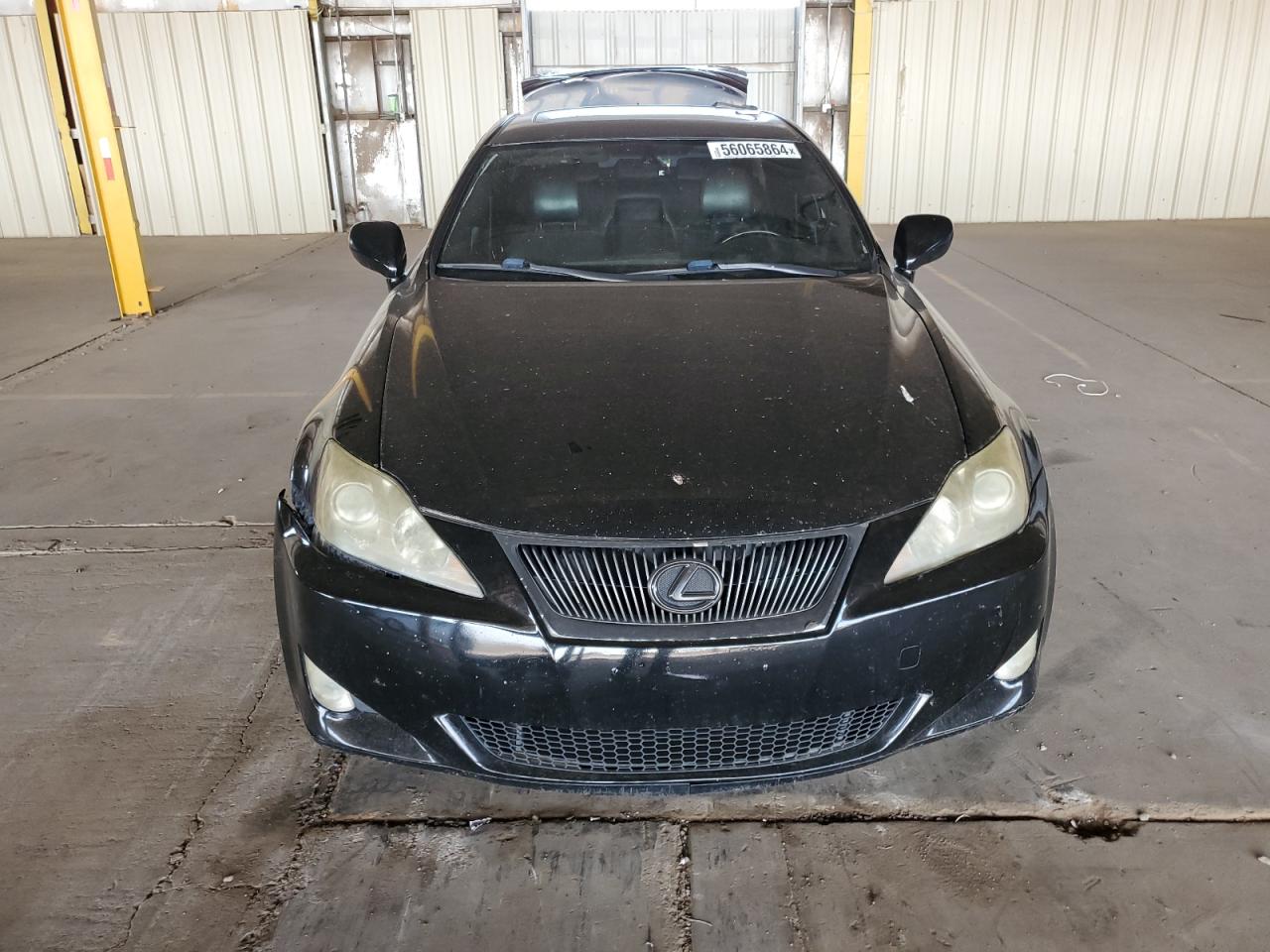 Photo 4 VIN: JTHBK262182075781 - LEXUS IS 