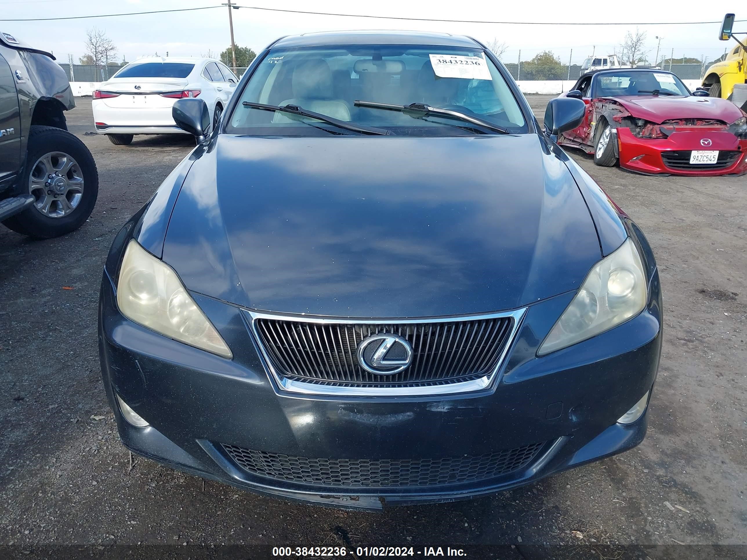 Photo 11 VIN: JTHBK262185066674 - LEXUS IS 