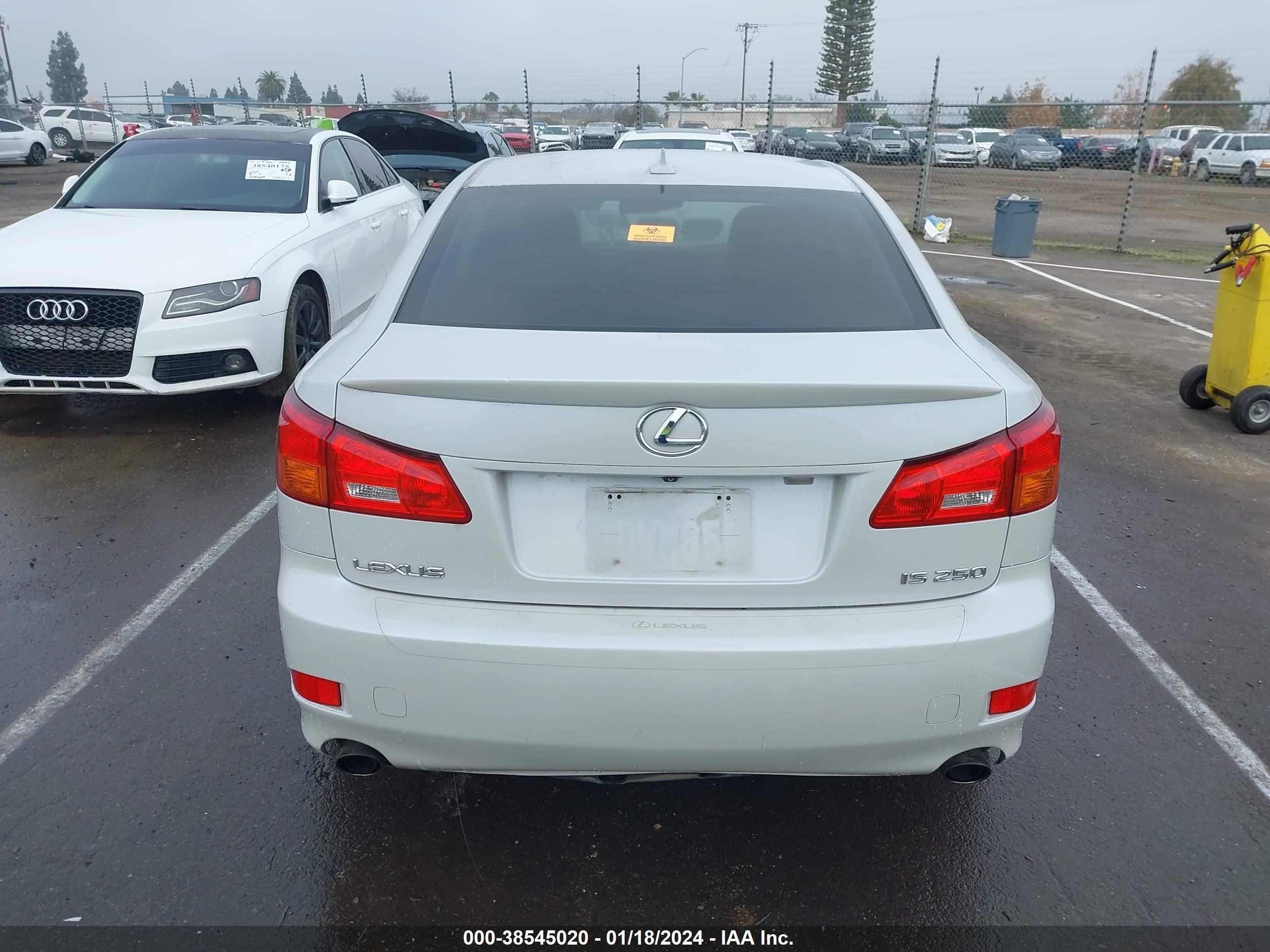 Photo 16 VIN: JTHBK262185084284 - LEXUS IS 