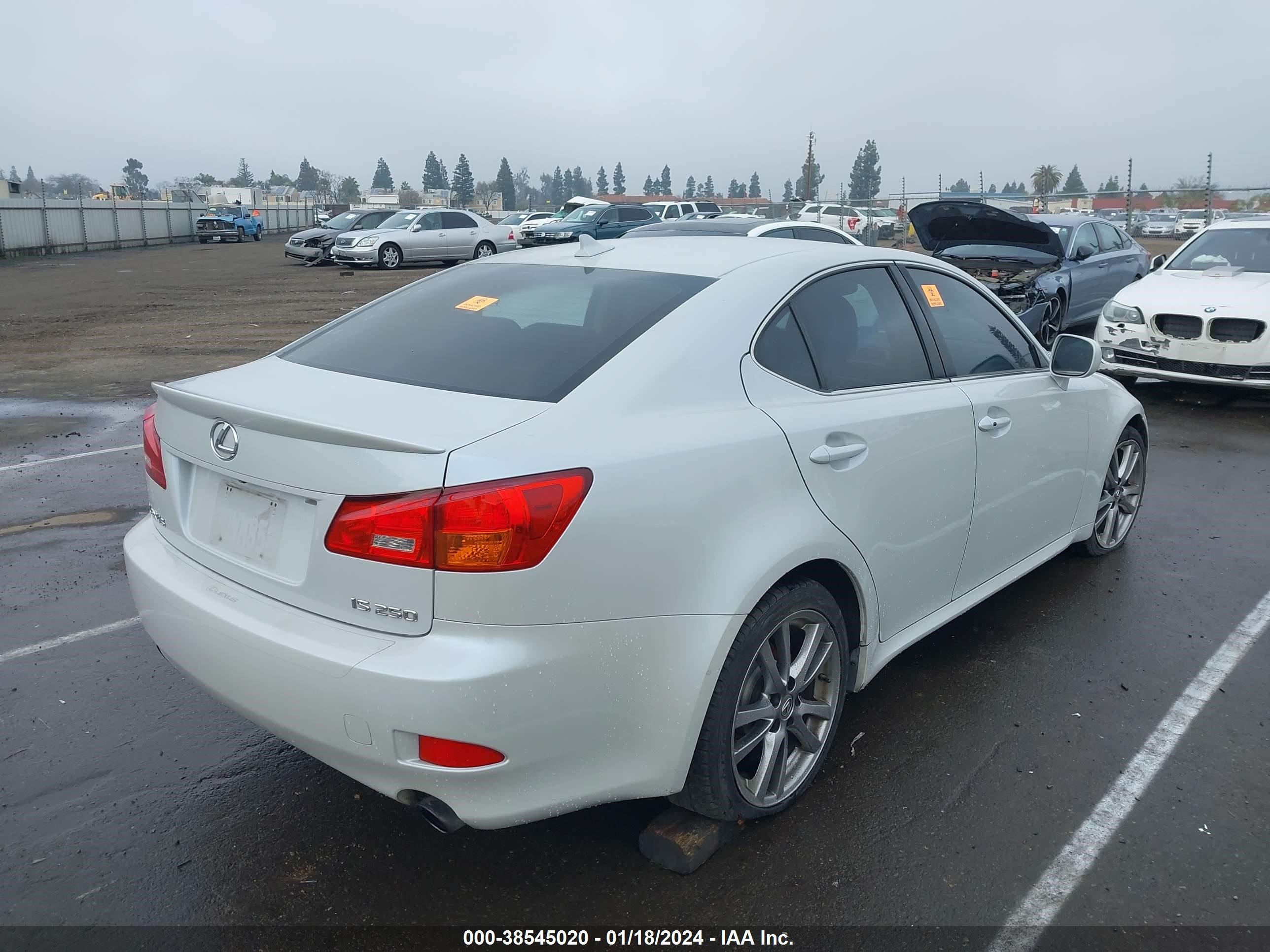 Photo 3 VIN: JTHBK262185084284 - LEXUS IS 