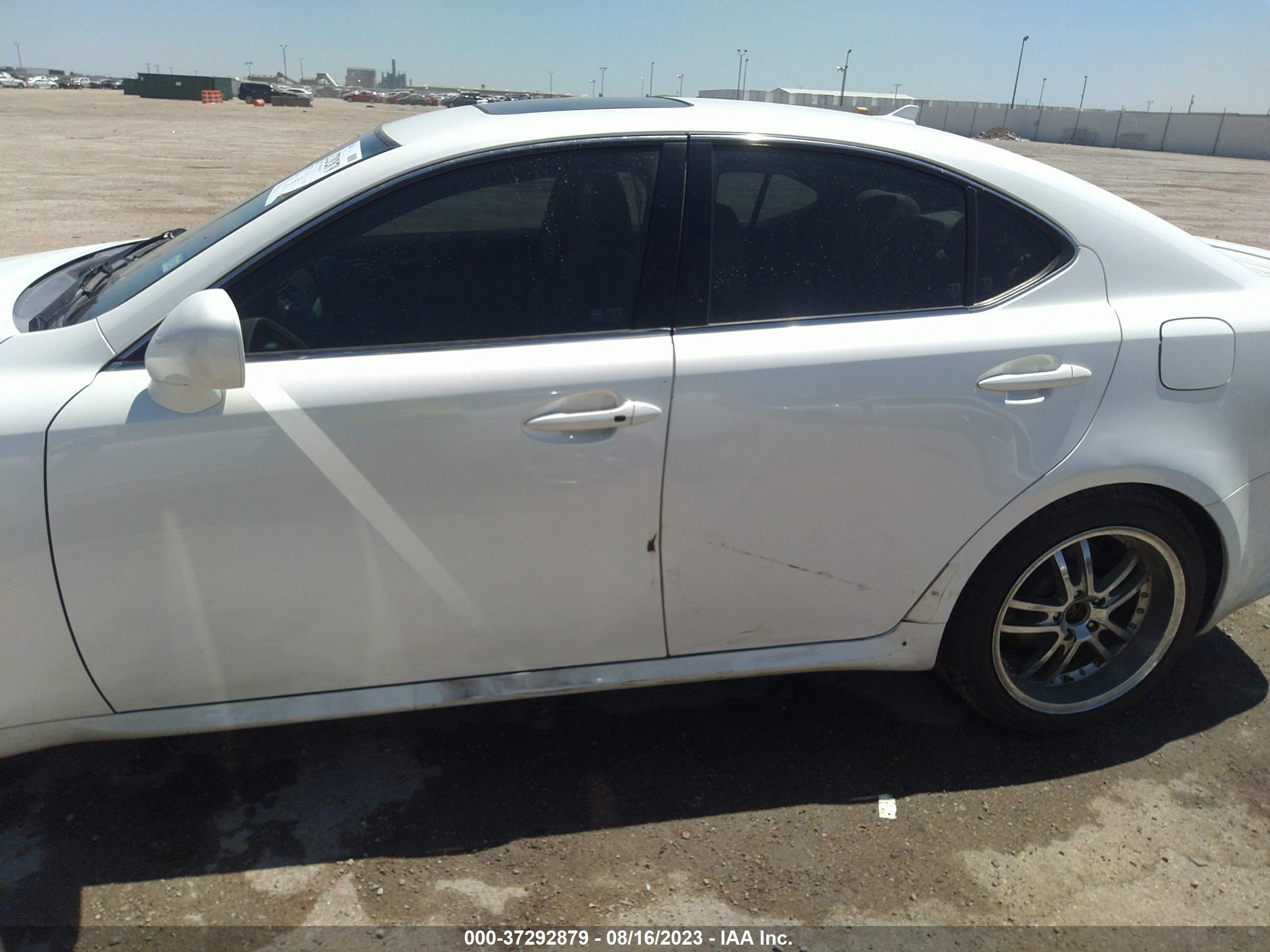 Photo 5 VIN: JTHBK262272041170 - LEXUS IS 