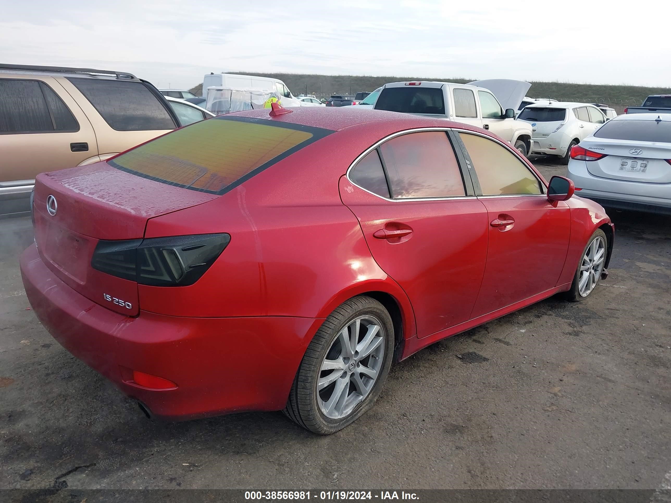 Photo 3 VIN: JTHBK262272042724 - LEXUS IS 