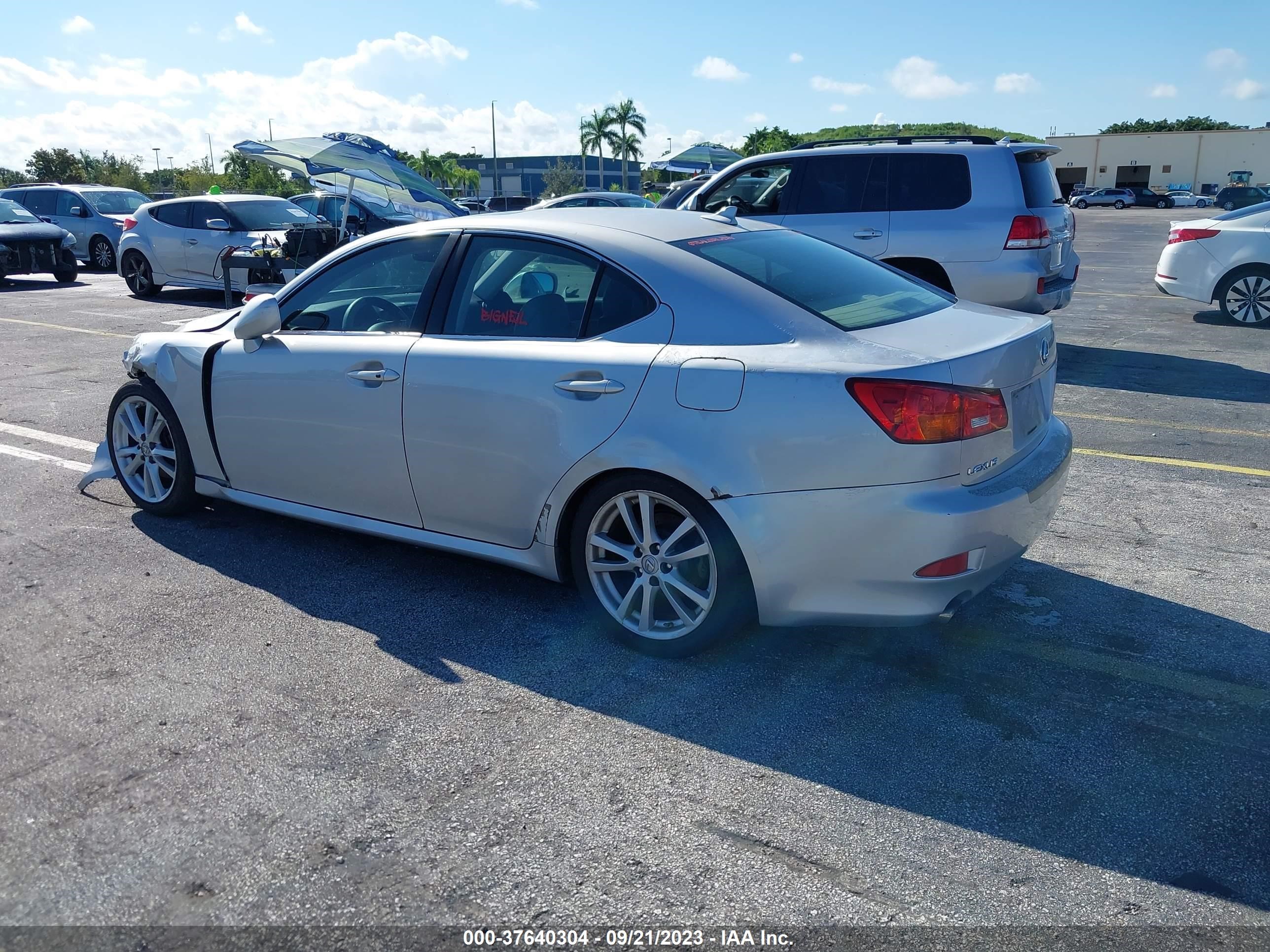 Photo 2 VIN: JTHBK262275050773 - LEXUS IS 