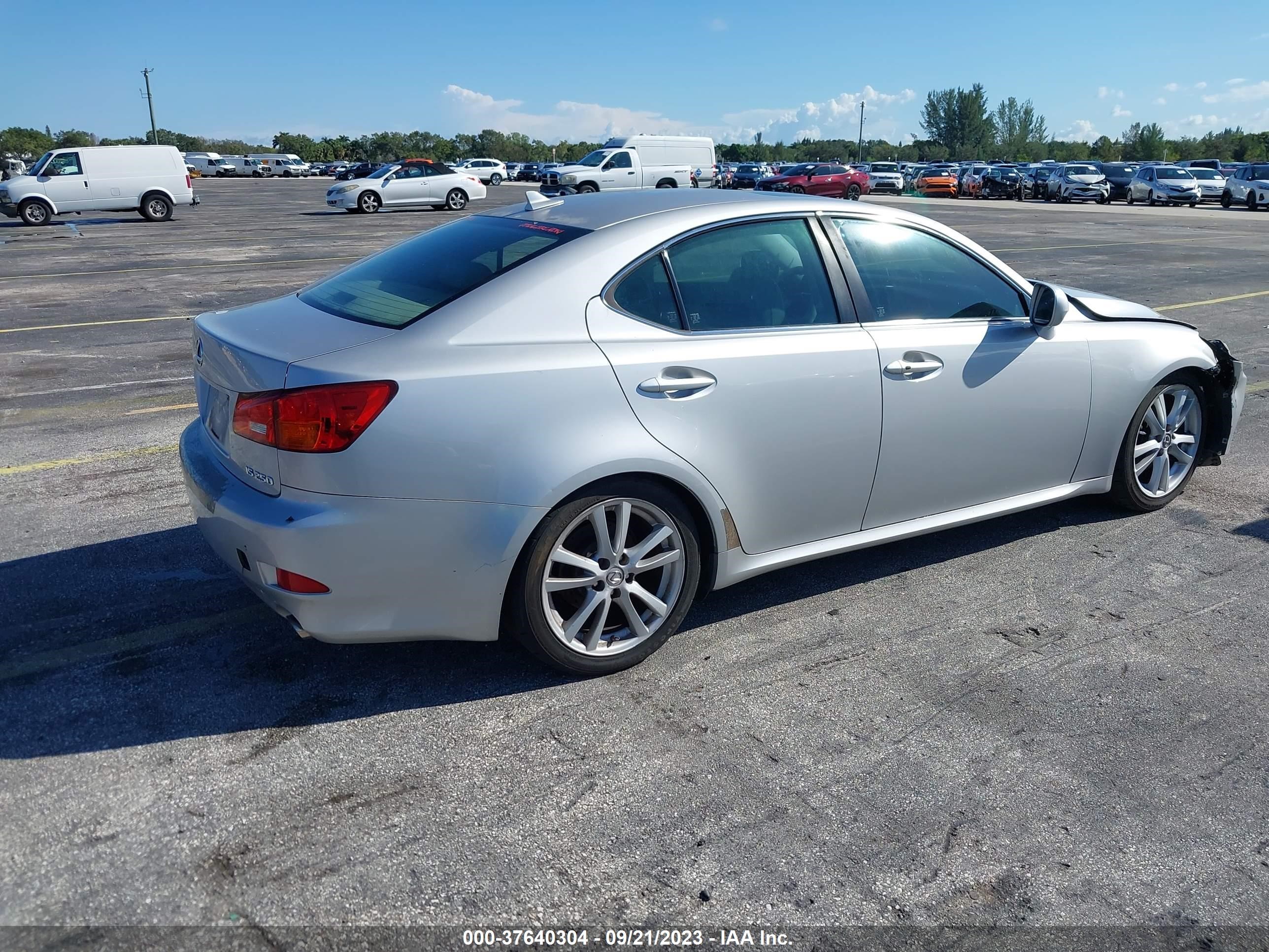 Photo 3 VIN: JTHBK262275050773 - LEXUS IS 