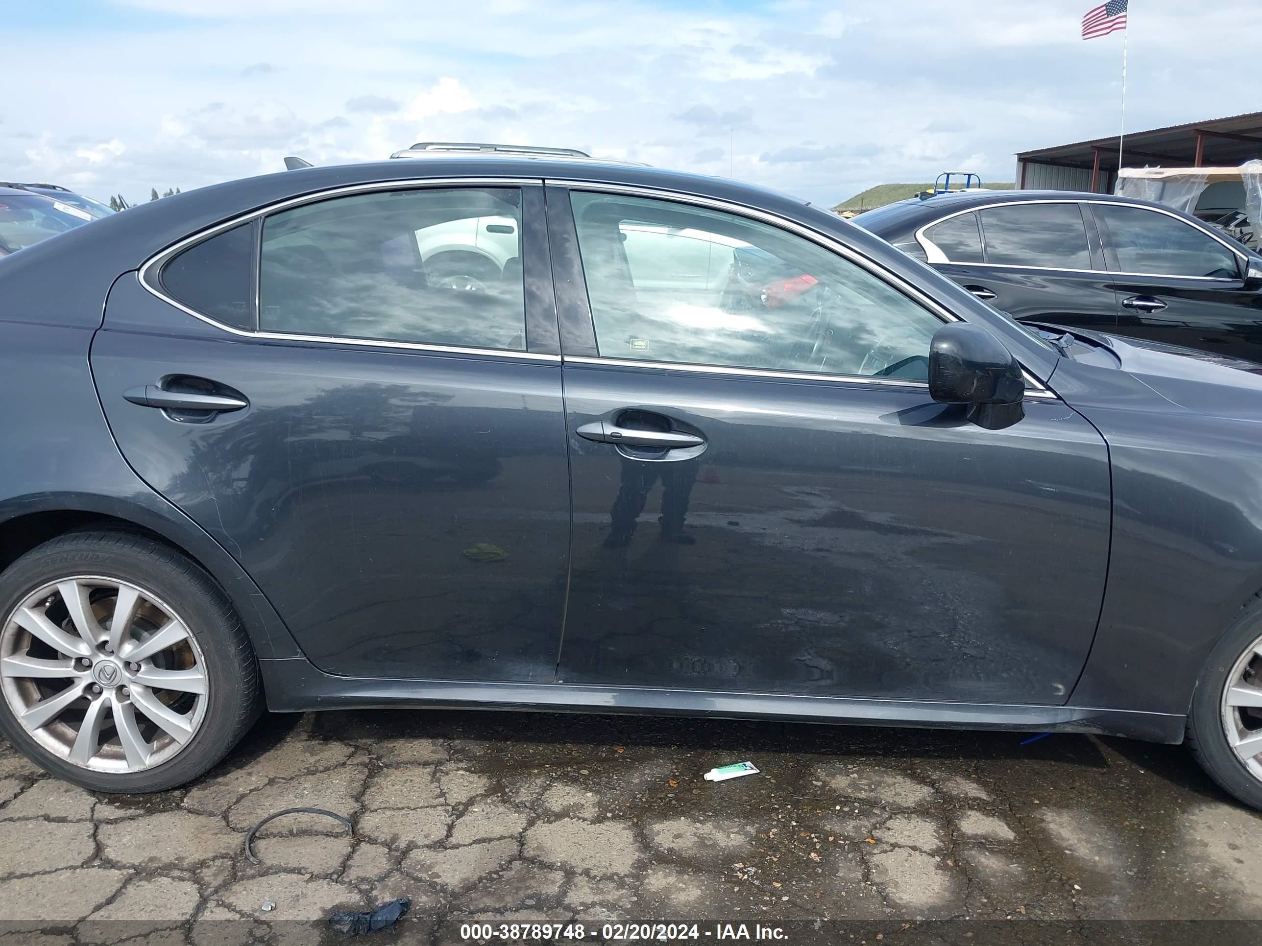 Photo 13 VIN: JTHBK262285067610 - LEXUS IS 