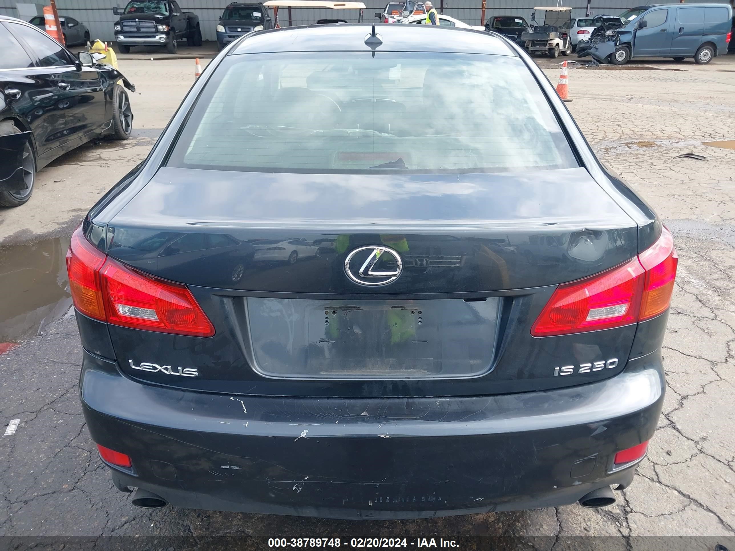 Photo 16 VIN: JTHBK262285067610 - LEXUS IS 