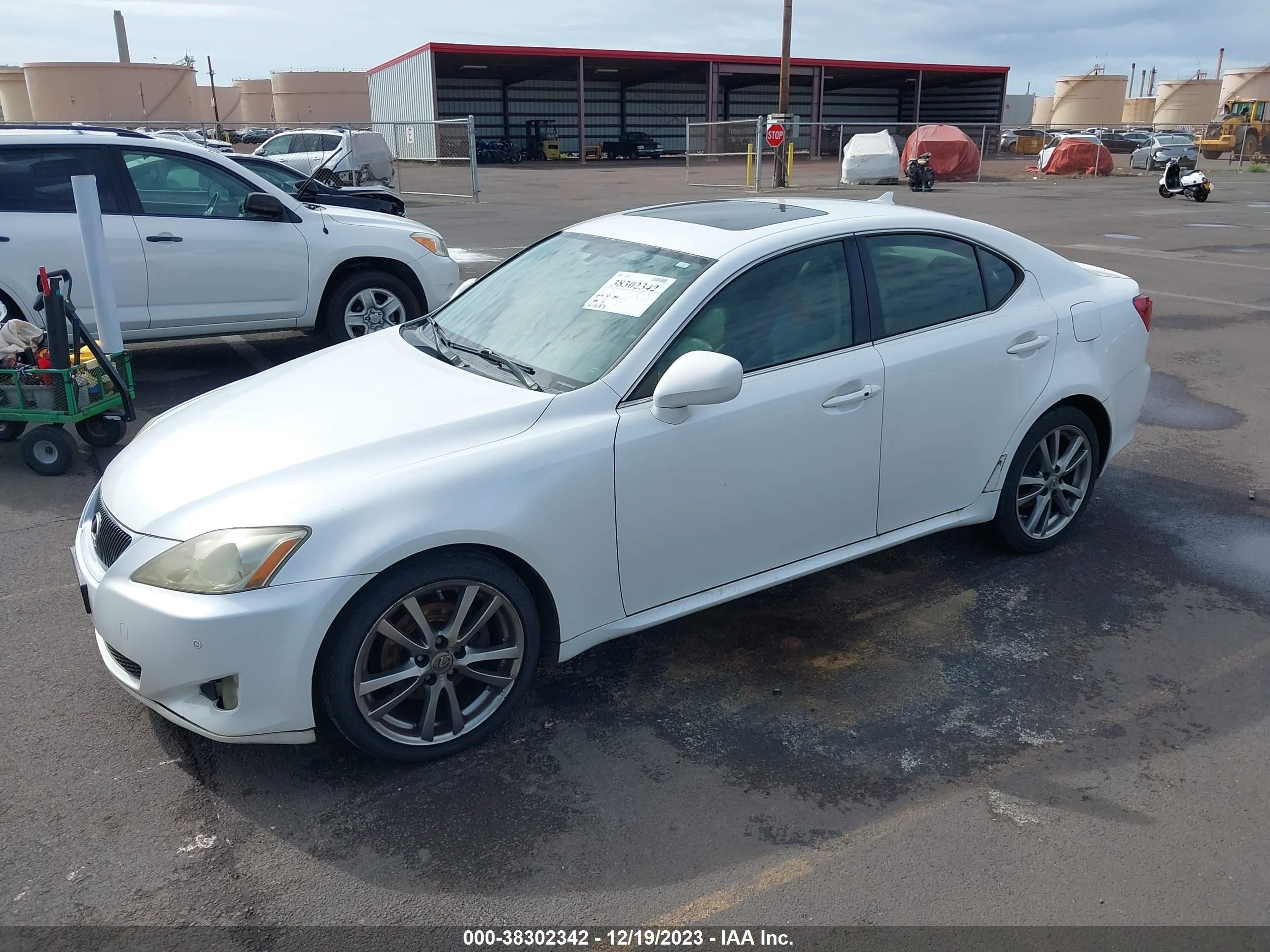 Photo 1 VIN: JTHBK262285083239 - LEXUS IS 