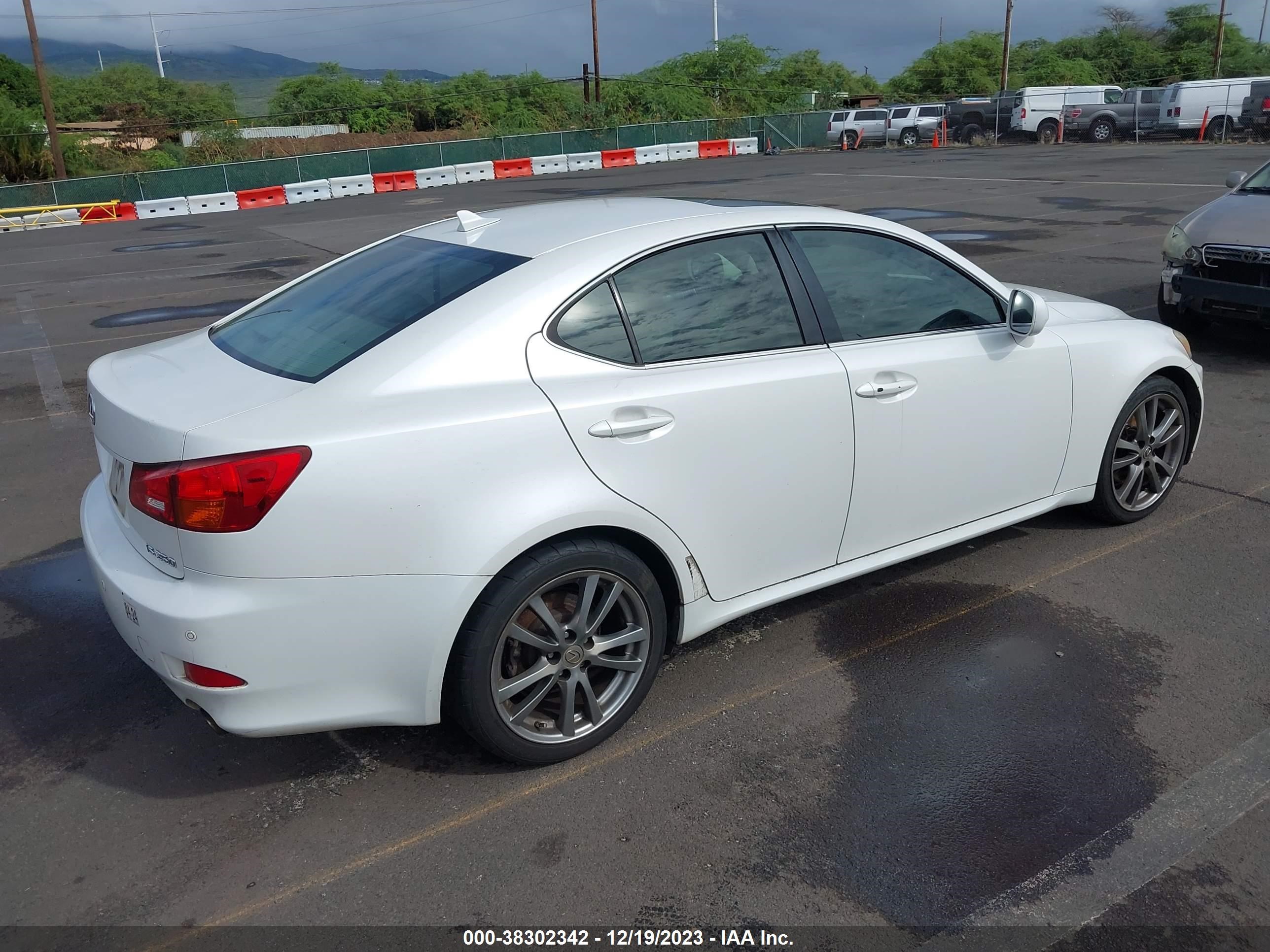 Photo 3 VIN: JTHBK262285083239 - LEXUS IS 