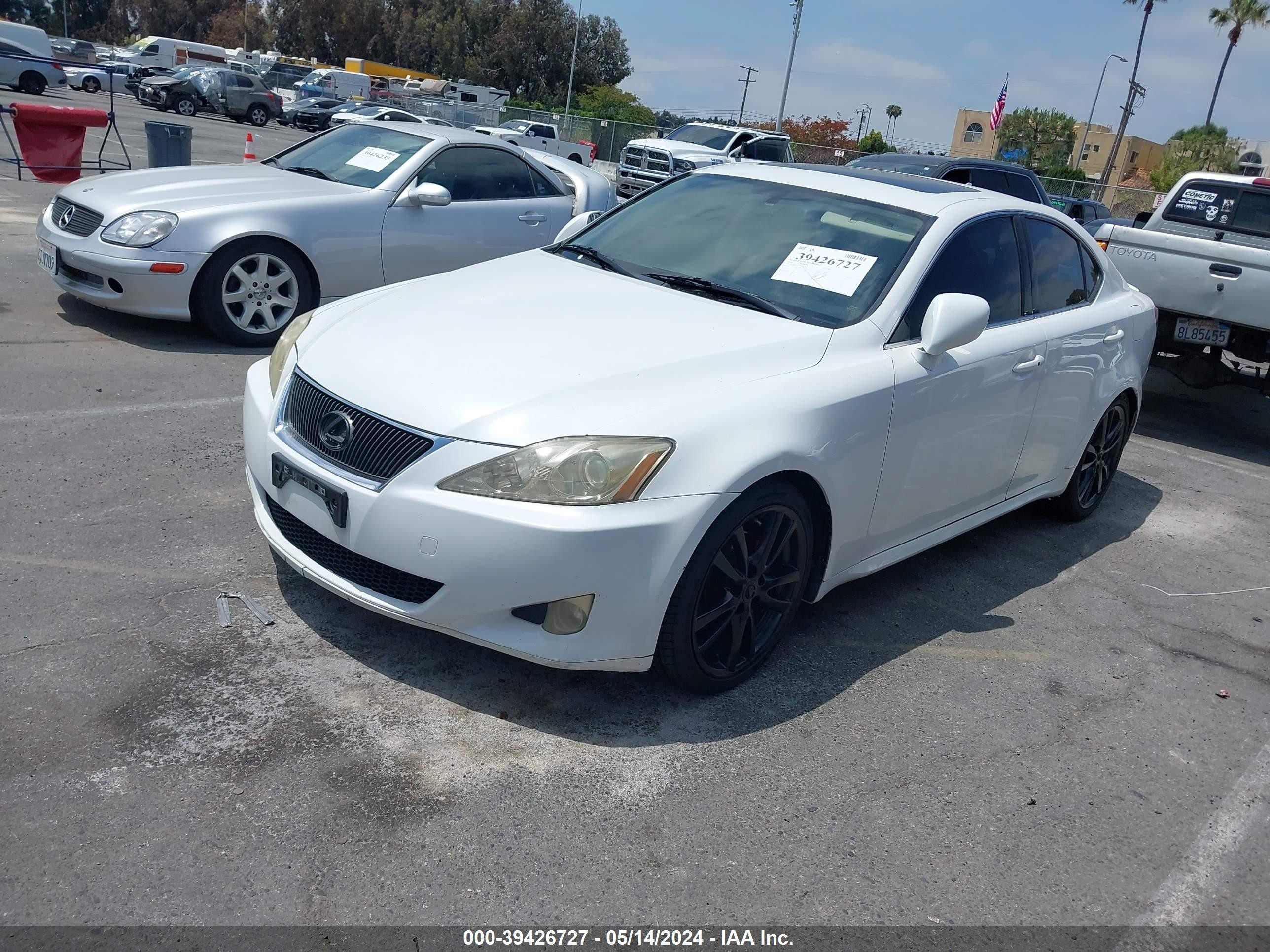 Photo 1 VIN: JTHBK262385057104 - LEXUS IS 