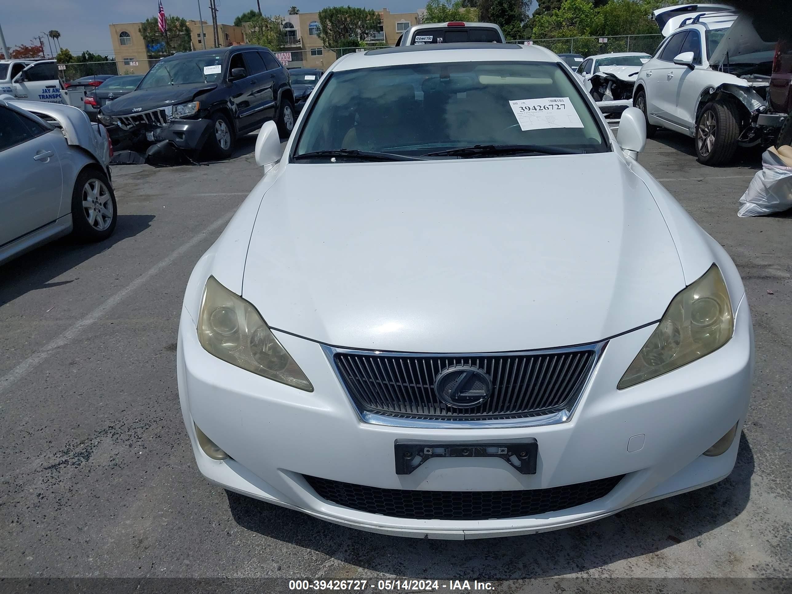 Photo 11 VIN: JTHBK262385057104 - LEXUS IS 