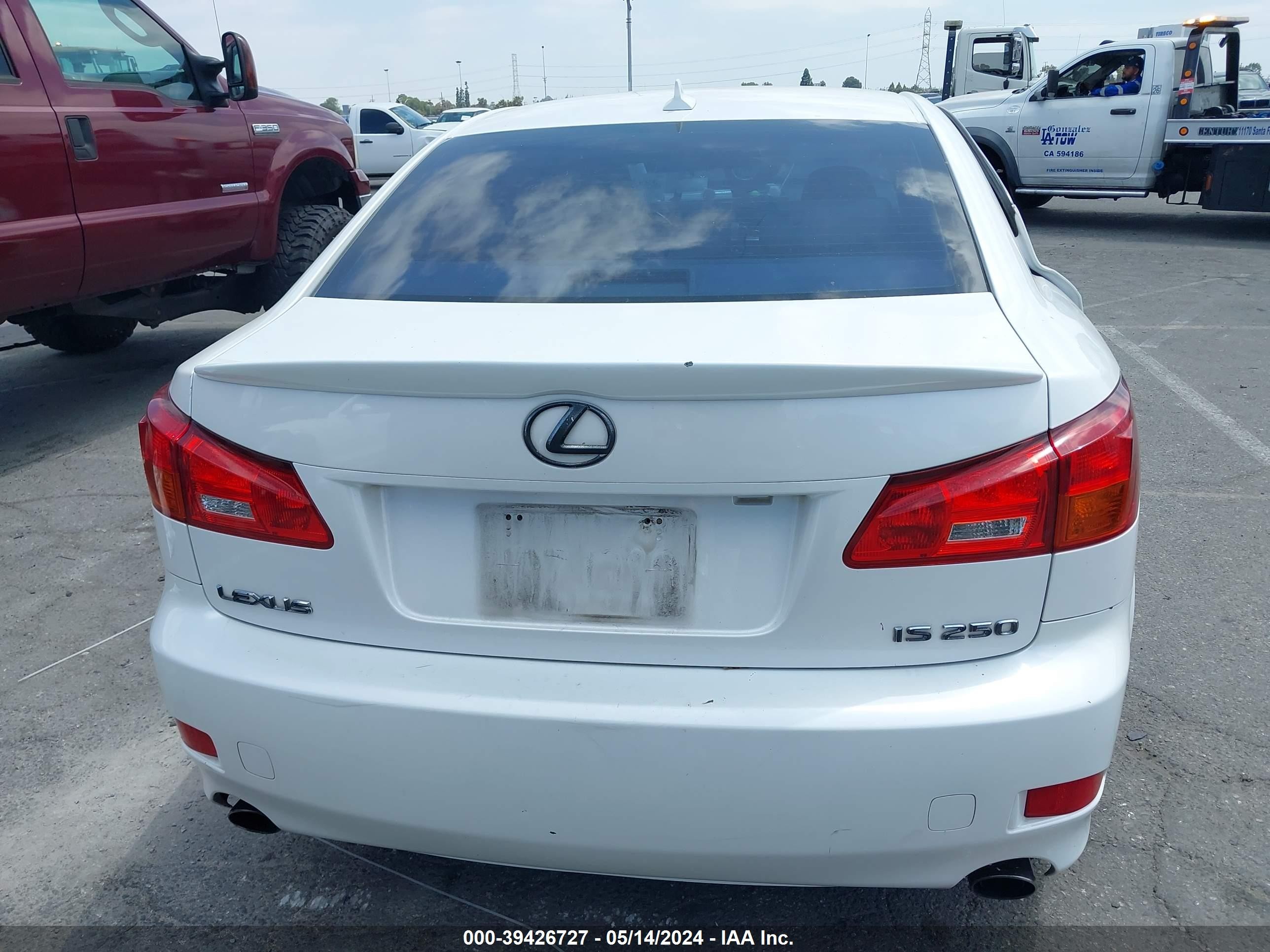 Photo 15 VIN: JTHBK262385057104 - LEXUS IS 