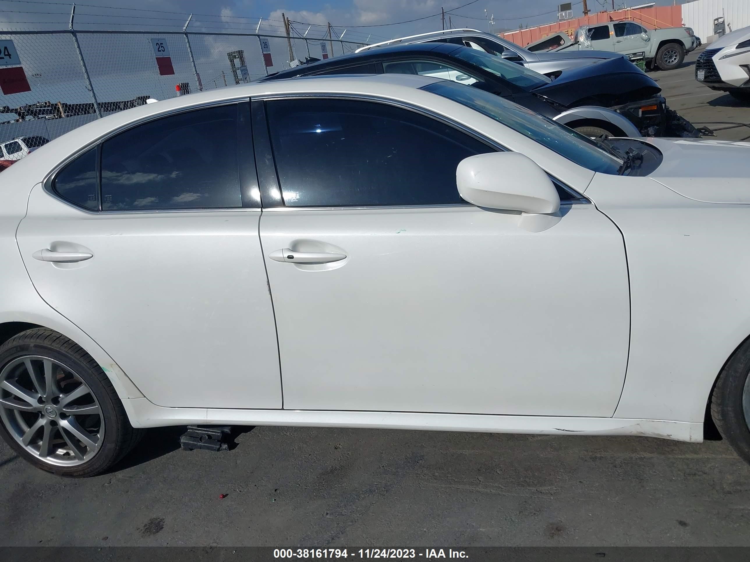 Photo 12 VIN: JTHBK262385063422 - LEXUS IS 