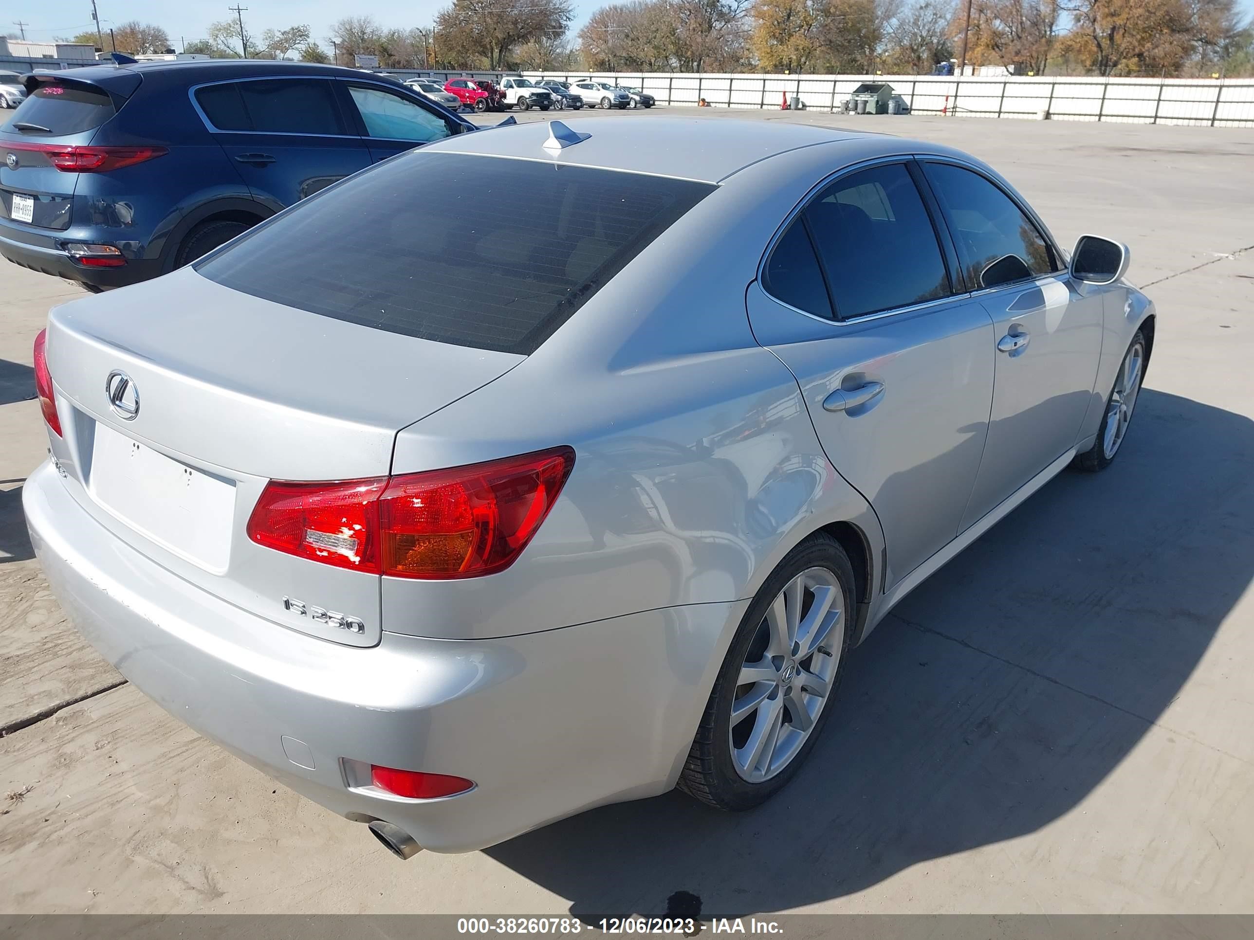 Photo 3 VIN: JTHBK262472033698 - LEXUS IS 