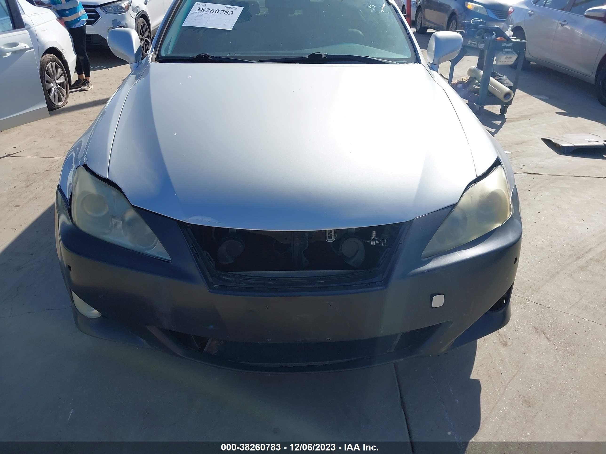 Photo 5 VIN: JTHBK262472033698 - LEXUS IS 