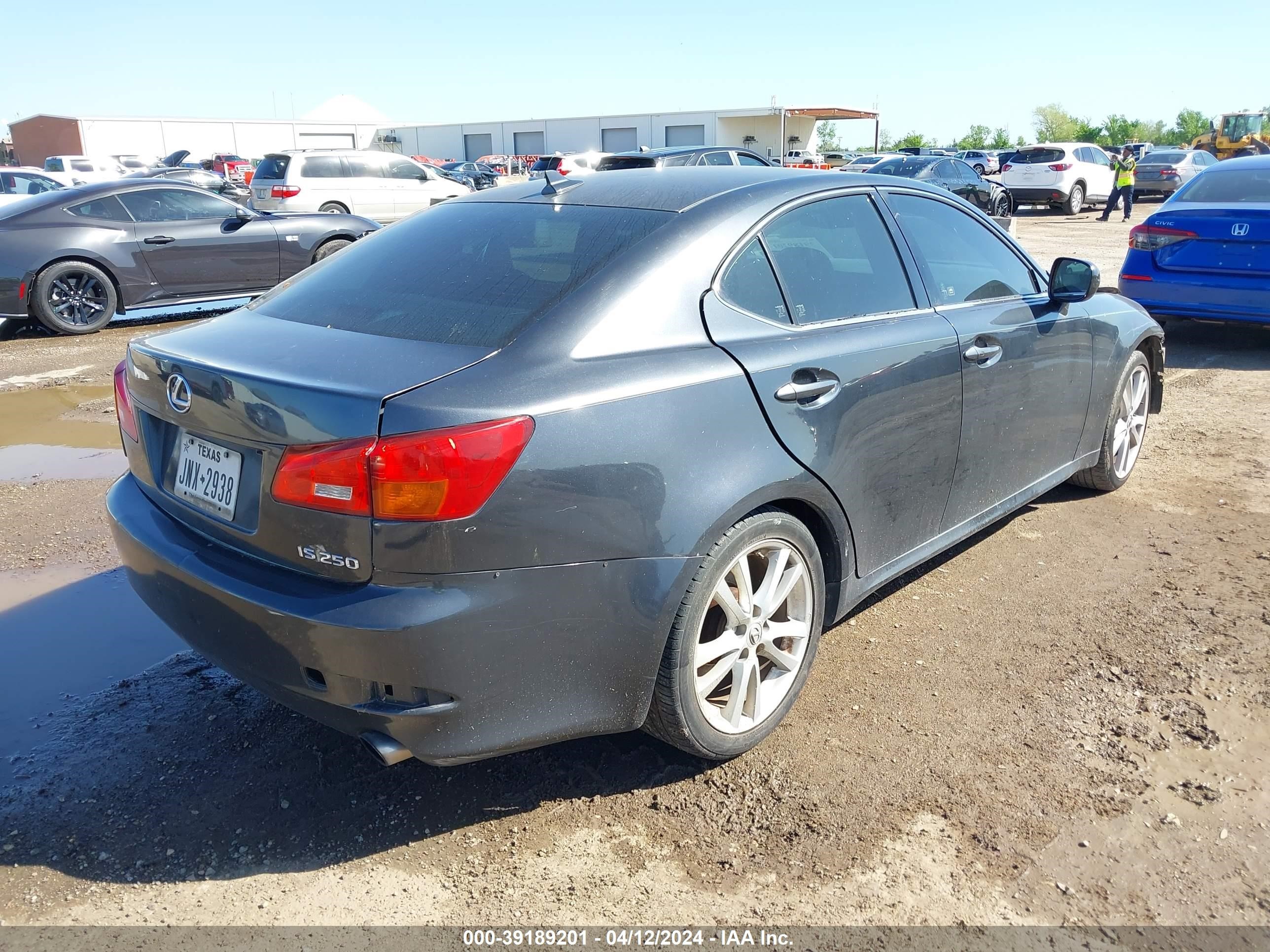 Photo 3 VIN: JTHBK262472048024 - LEXUS IS 