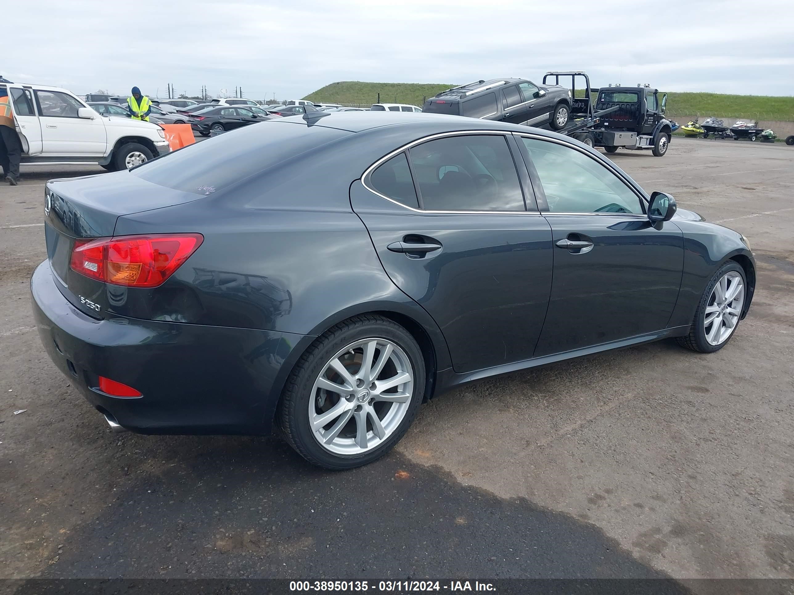 Photo 3 VIN: JTHBK262572045553 - LEXUS IS 