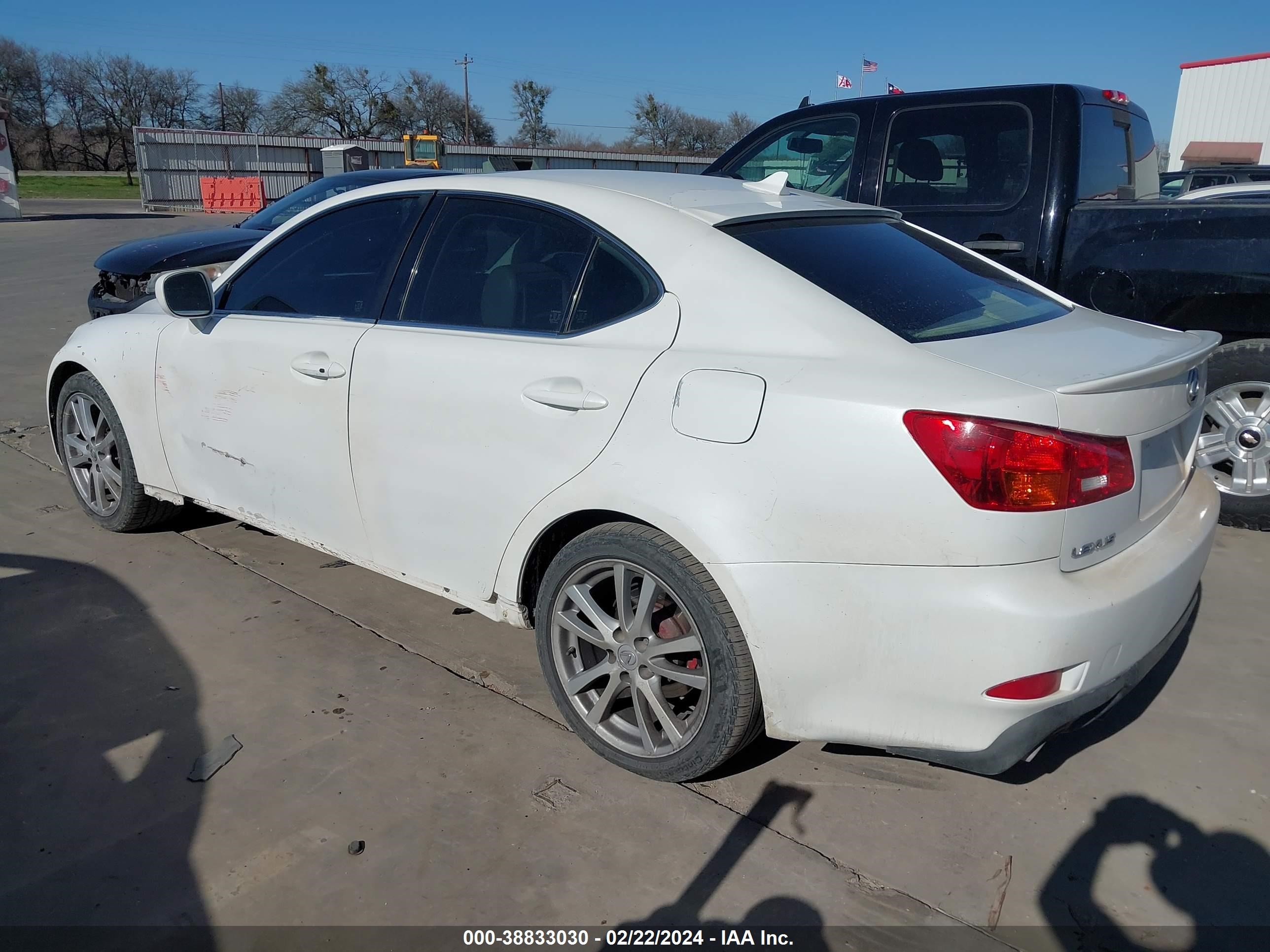 Photo 2 VIN: JTHBK262572050722 - LEXUS IS 